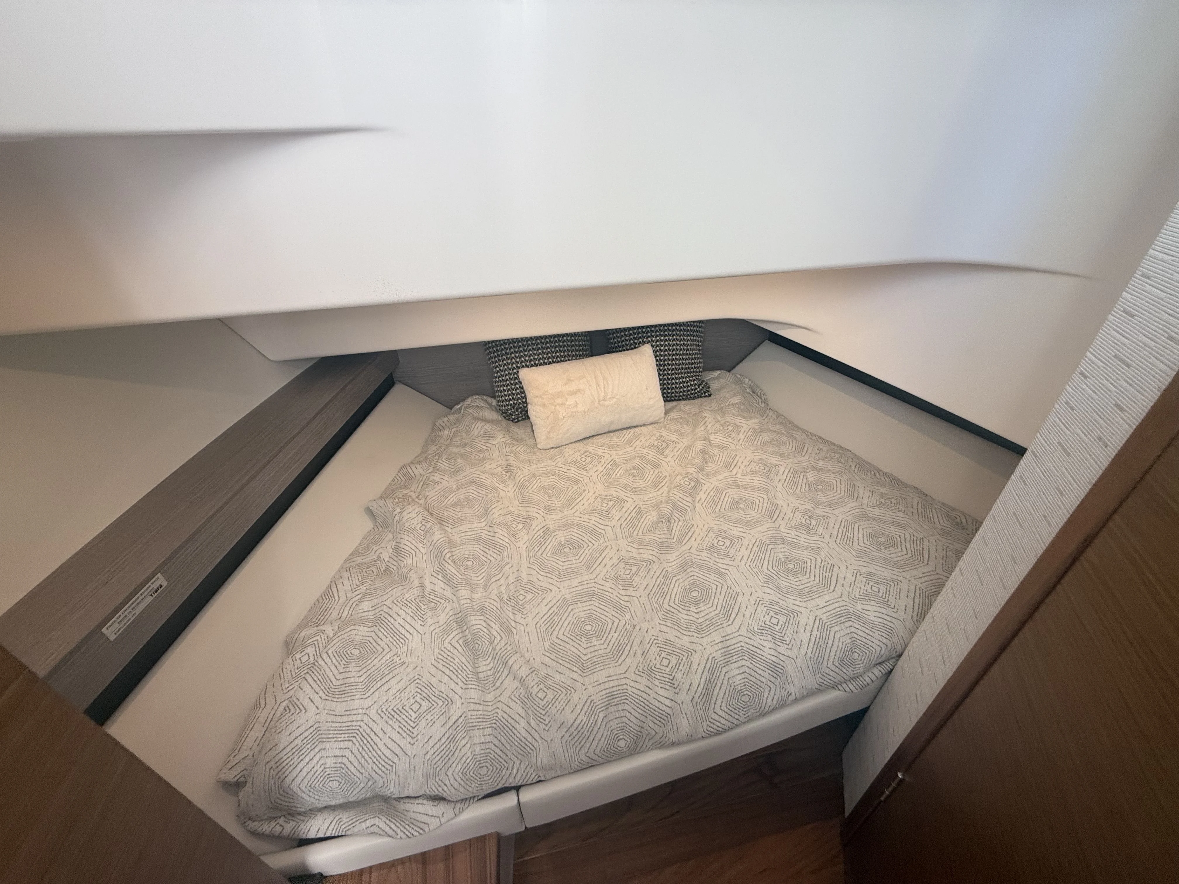 2025 Tiara Yachts 34LS Image Thumbnail #52