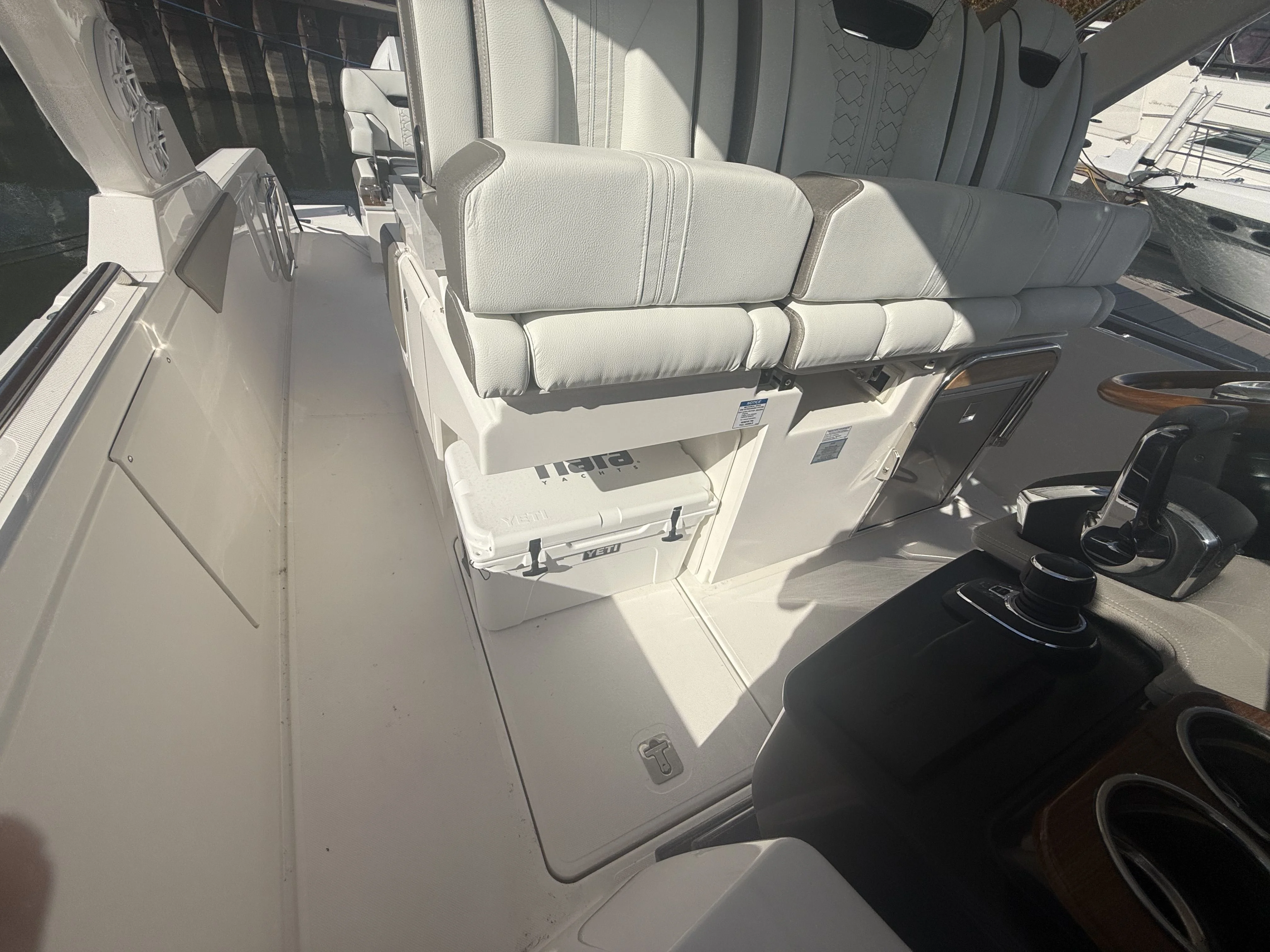 2025 Tiara Yachts 34LS Image Thumbnail #33