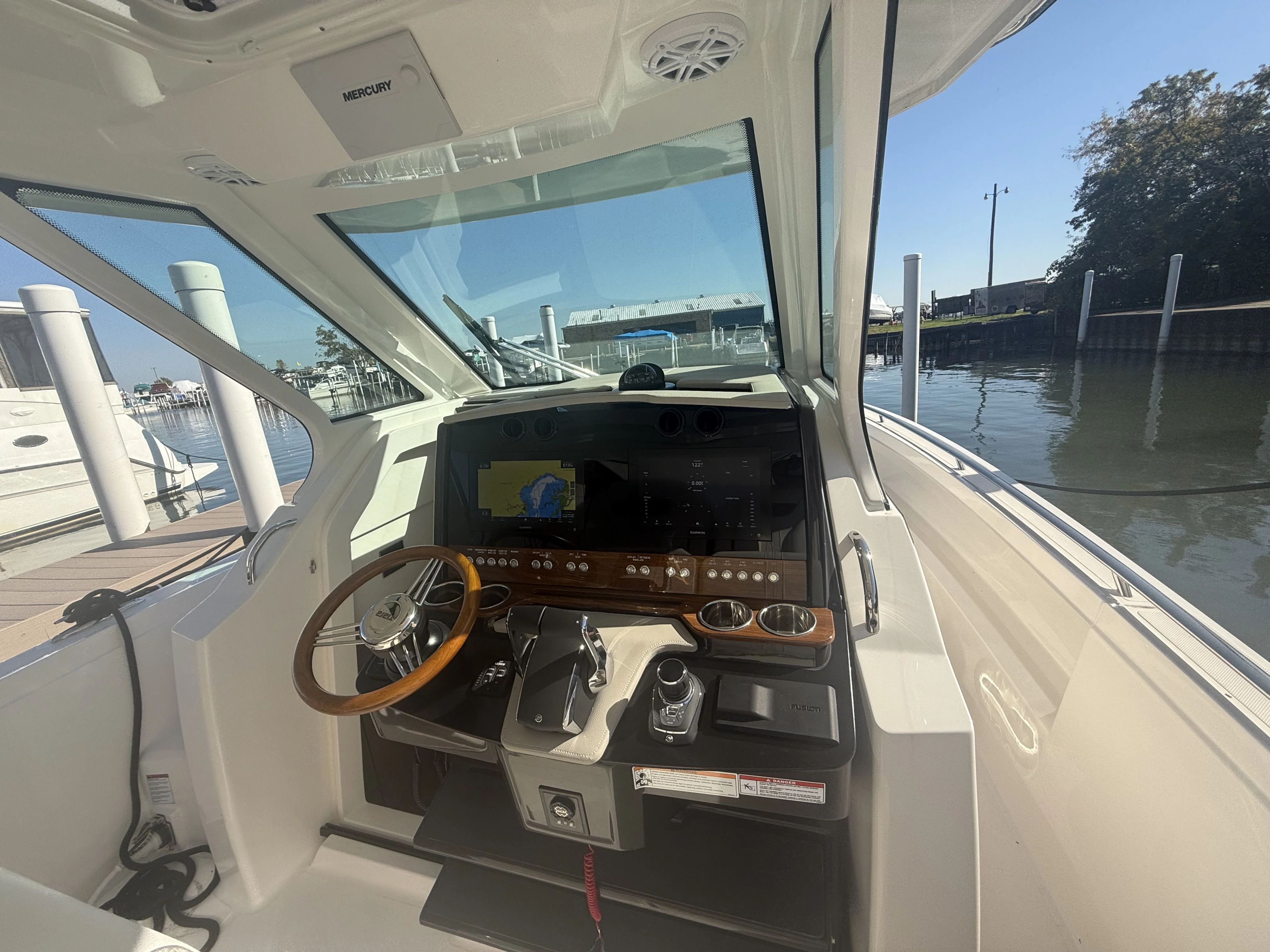 2025 Tiara Yachts 34LS Image Thumbnail #35