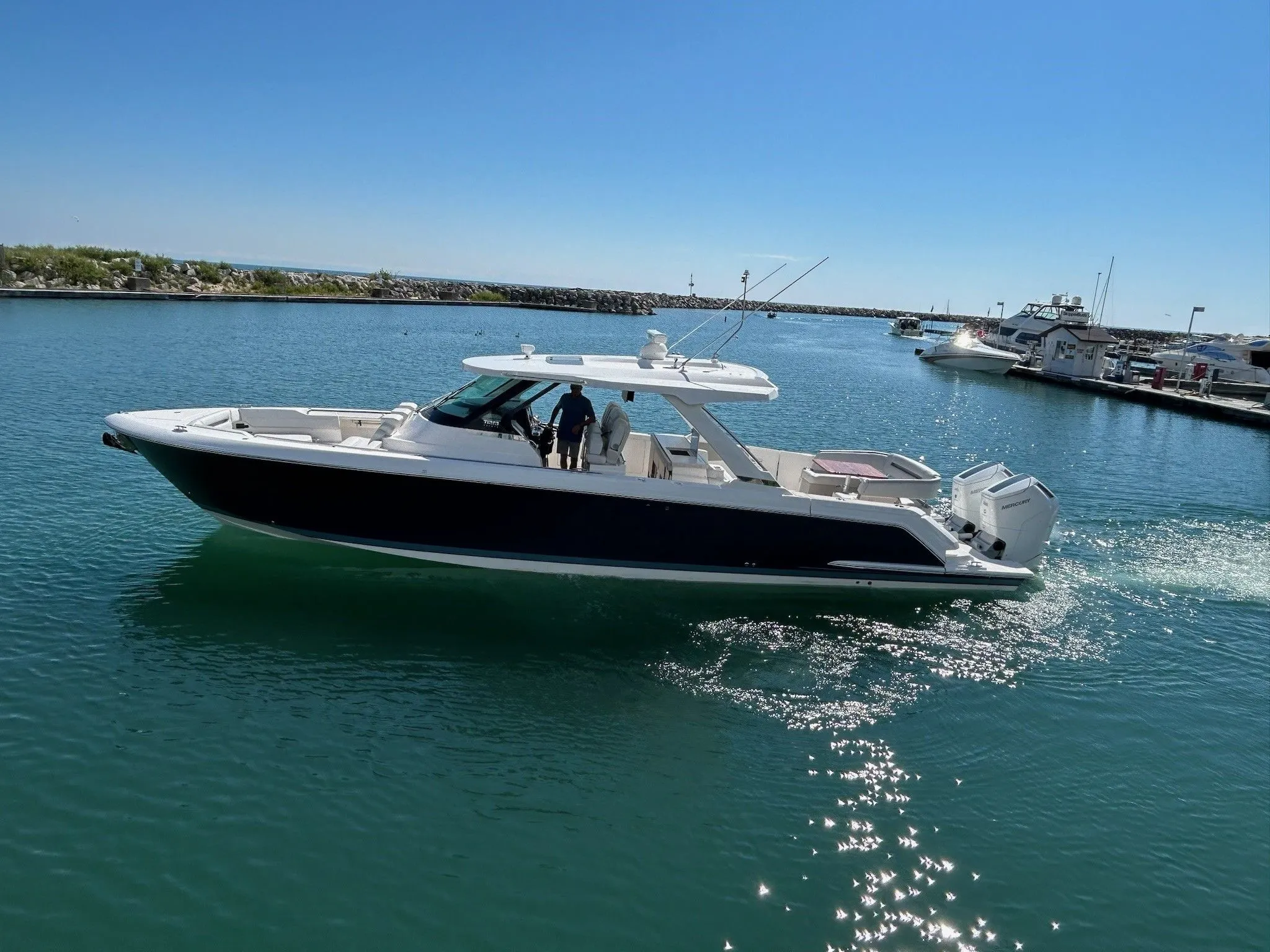 2025 Tiara Yachts 43LS Image Thumbnail #0