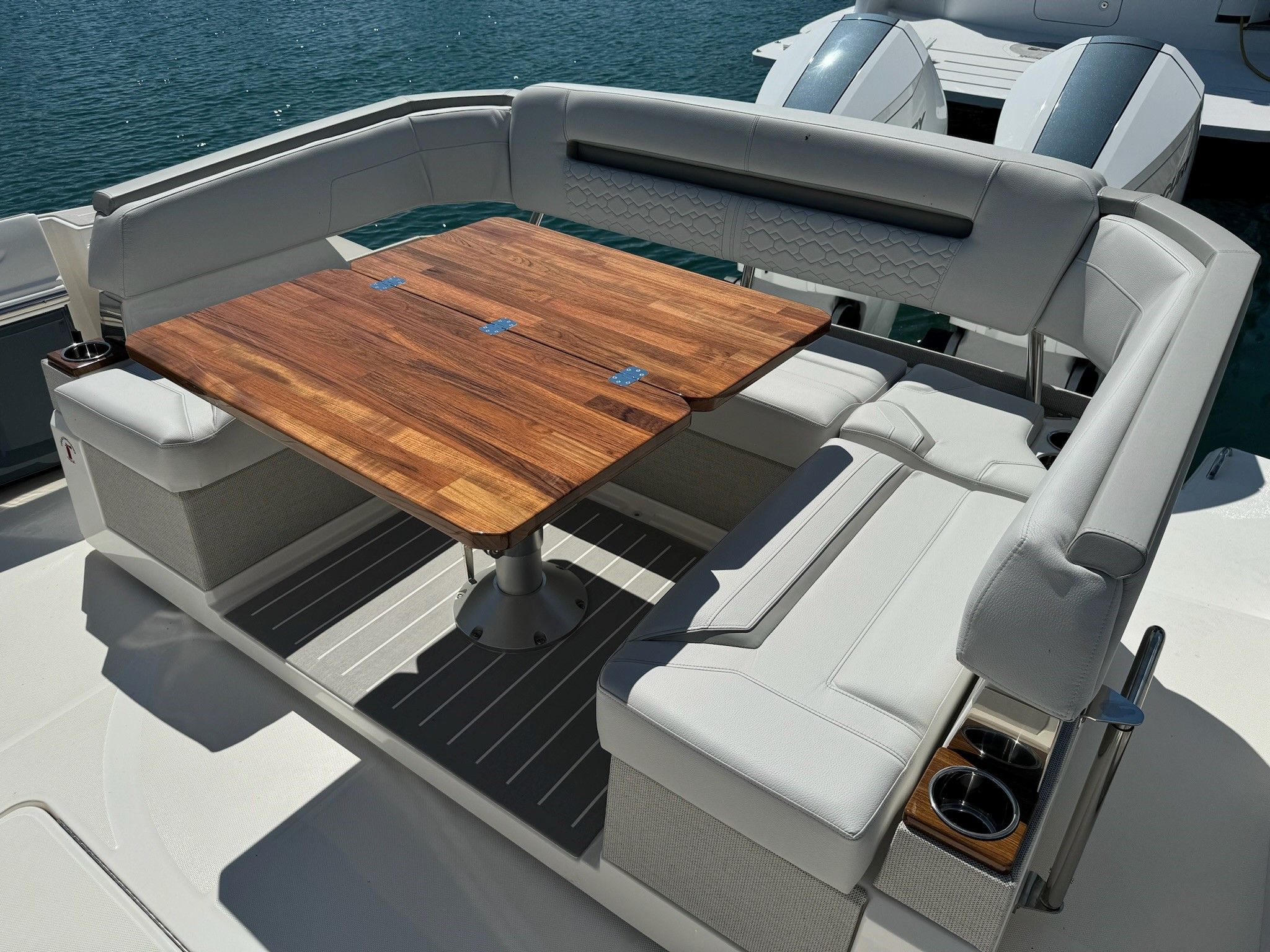 2025 Tiara Yachts
                                                             43LS Image Thumbnail #26