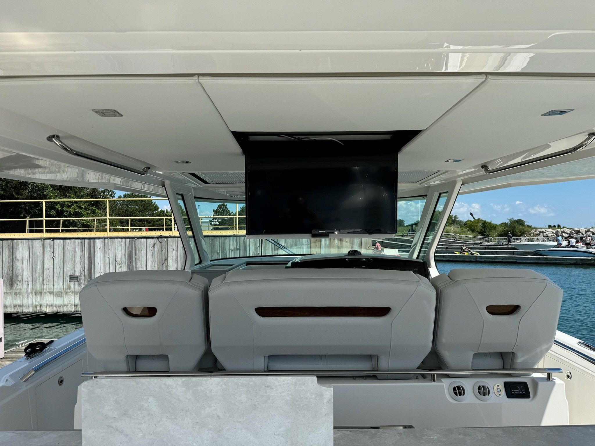 2025 Tiara Yachts
                                                             43LS Image Thumbnail #30