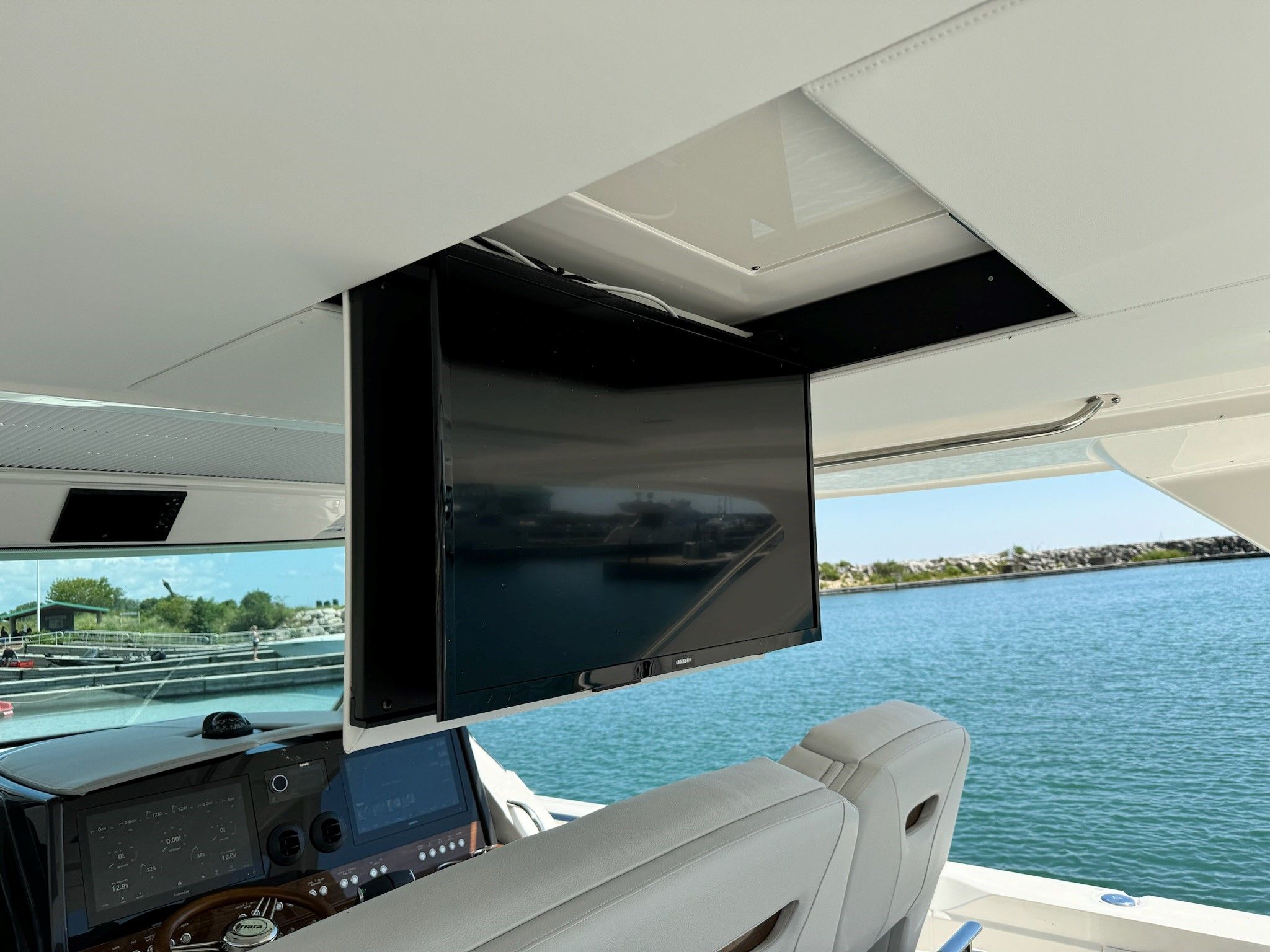 2025 Tiara Yachts
                                                             43LS Image Thumbnail #31