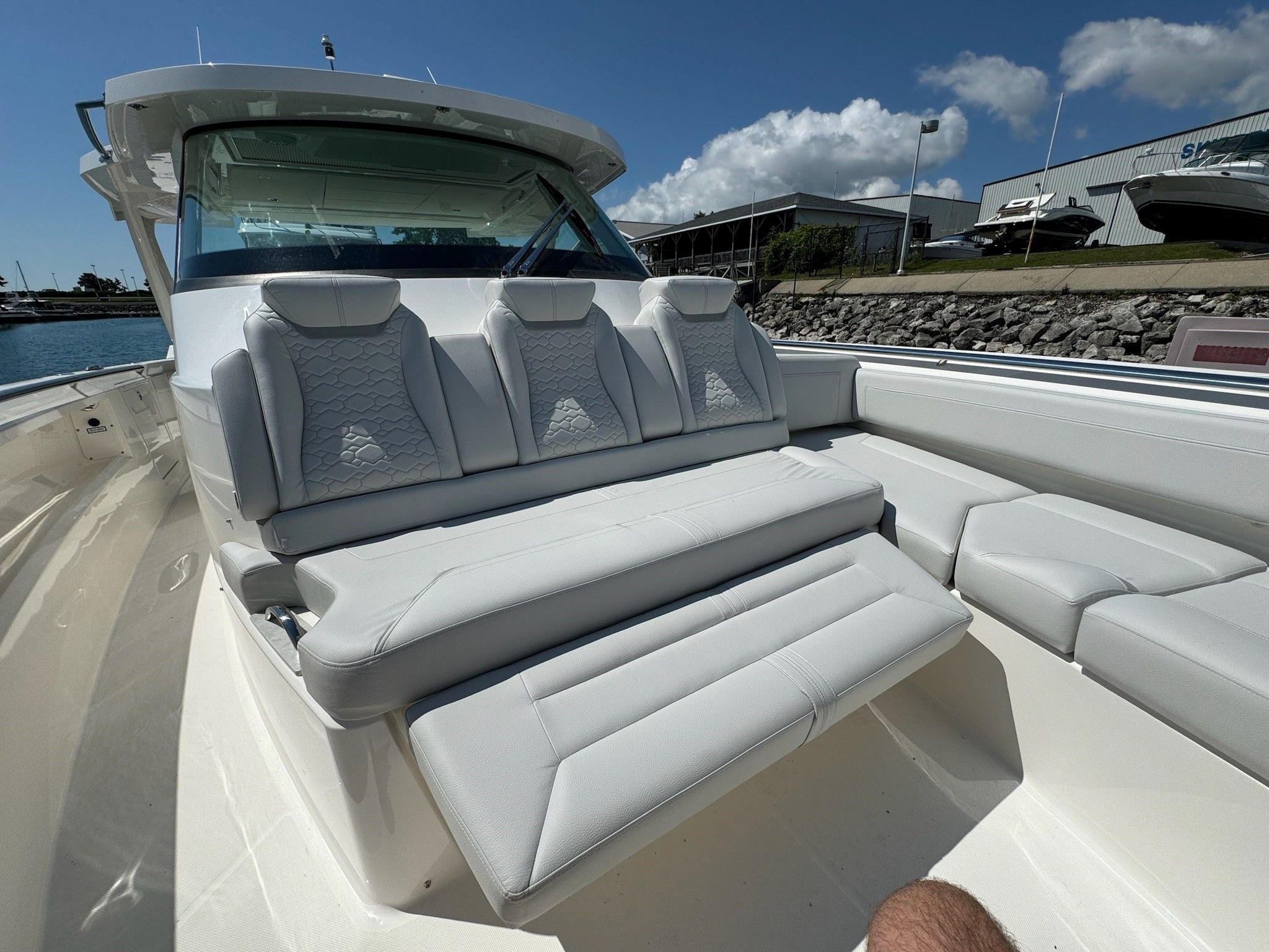 2025 Tiara Yachts
                                                             43LS Image Thumbnail #50