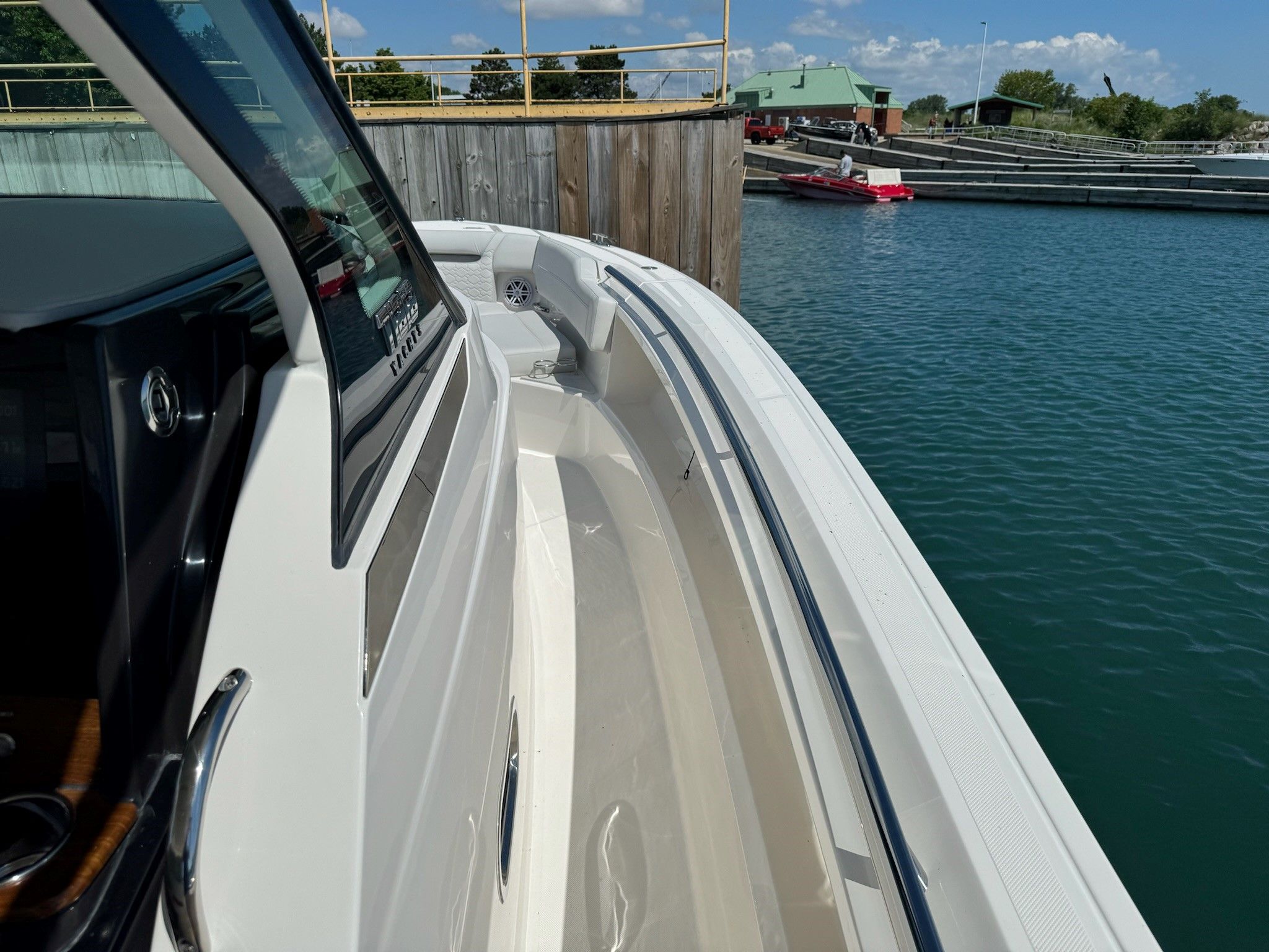 2025 Tiara Yachts
                                                             43LS Image Thumbnail #51