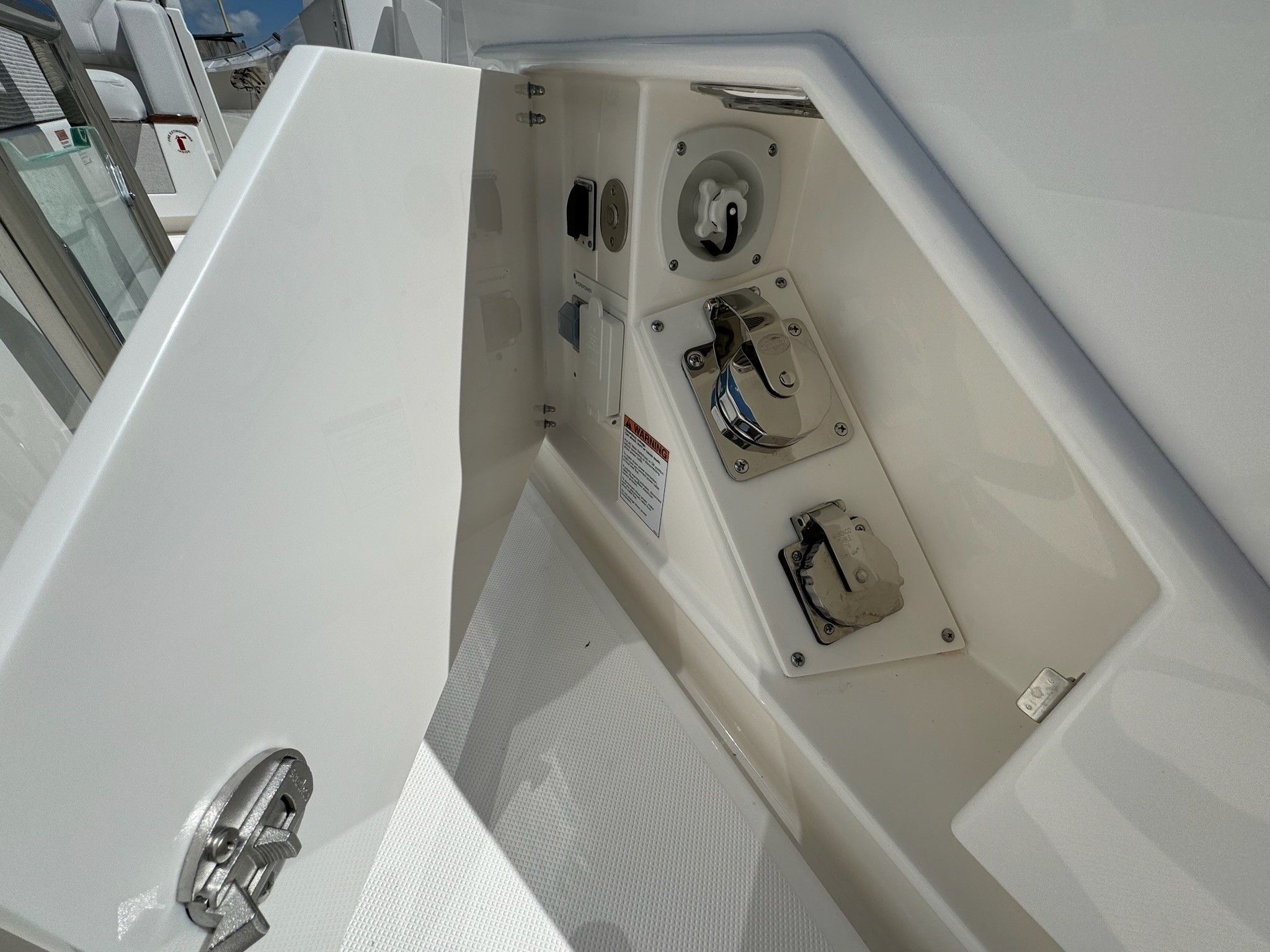 2025 Tiara Yachts
                                                             43LS Image Thumbnail #61
