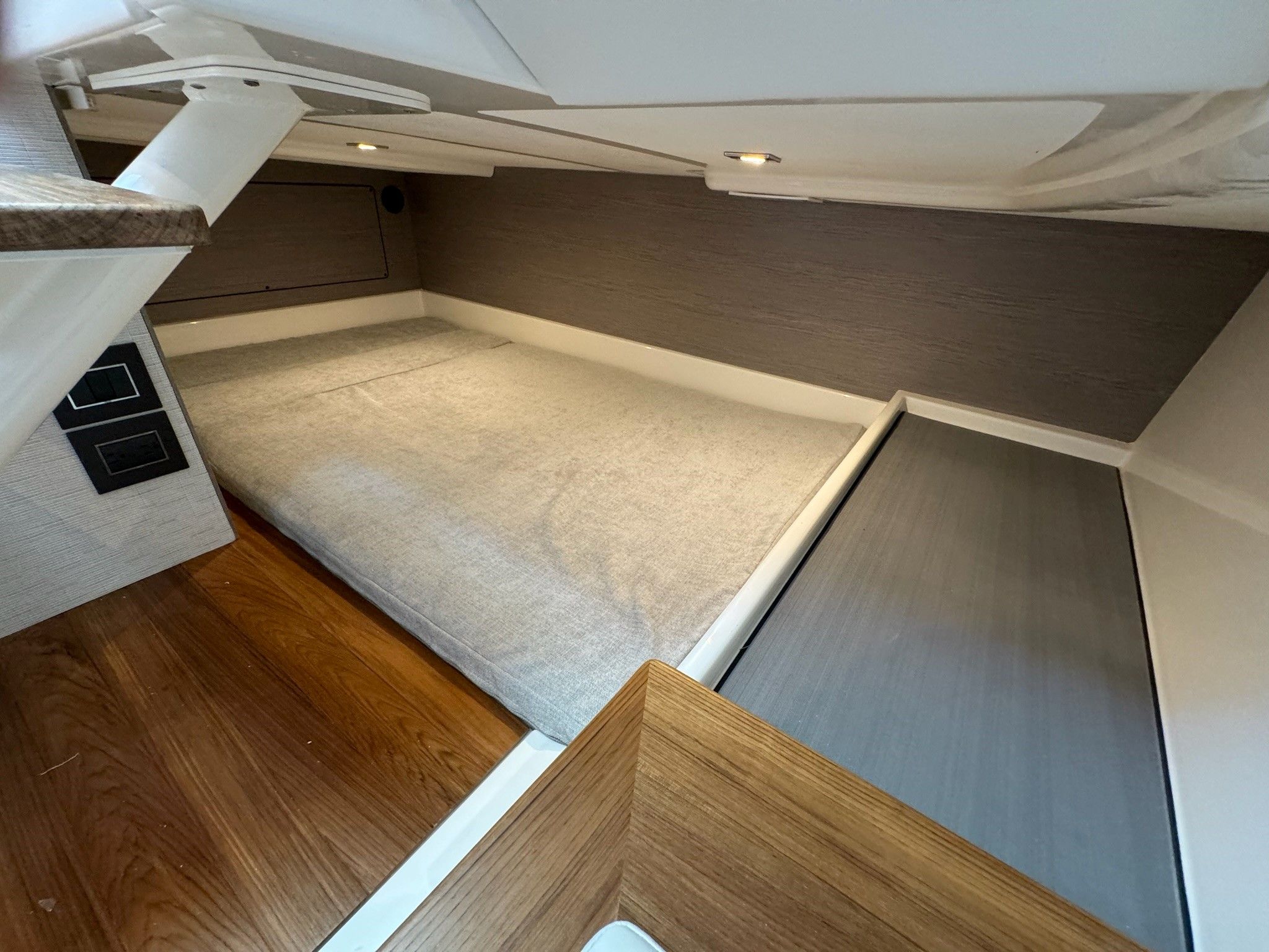 2025 Tiara Yachts
                                                             43LS Image Thumbnail #85