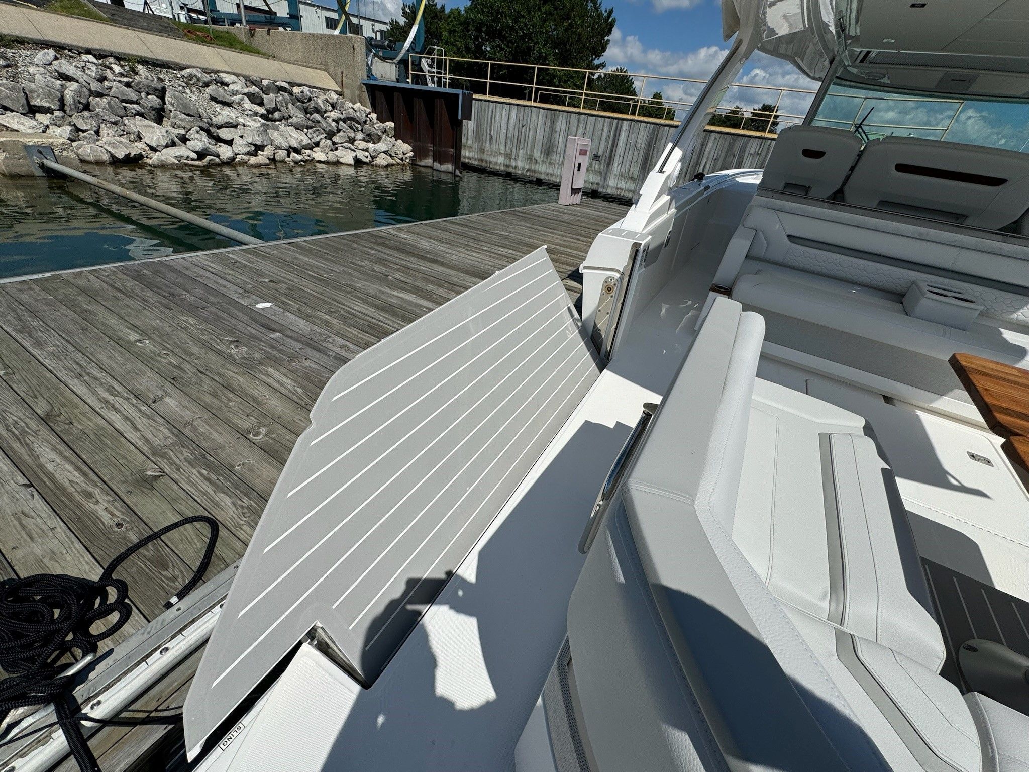 2025 Tiara Yachts 43LS Image Thumbnail #20