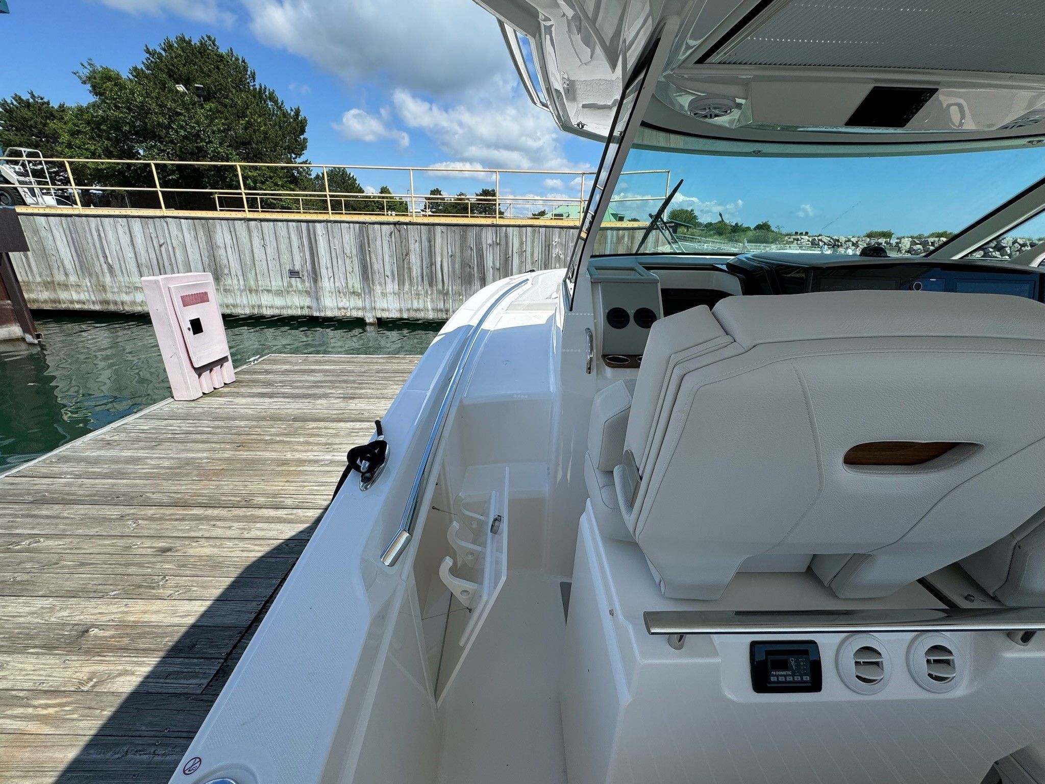 2025 Tiara Yachts 43LS Image Thumbnail #21