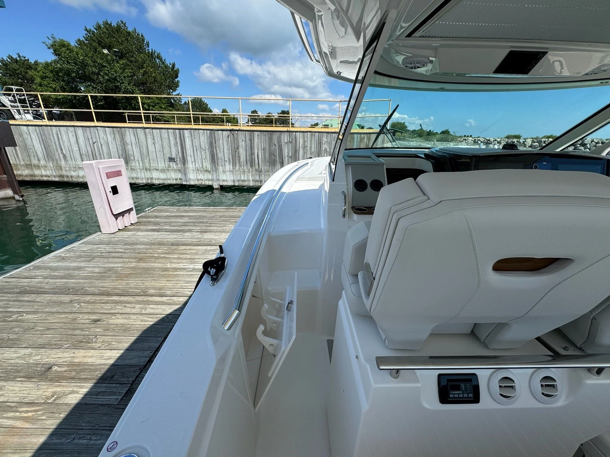 2025 Tiara Yachts 43LS Image Thumbnail #21