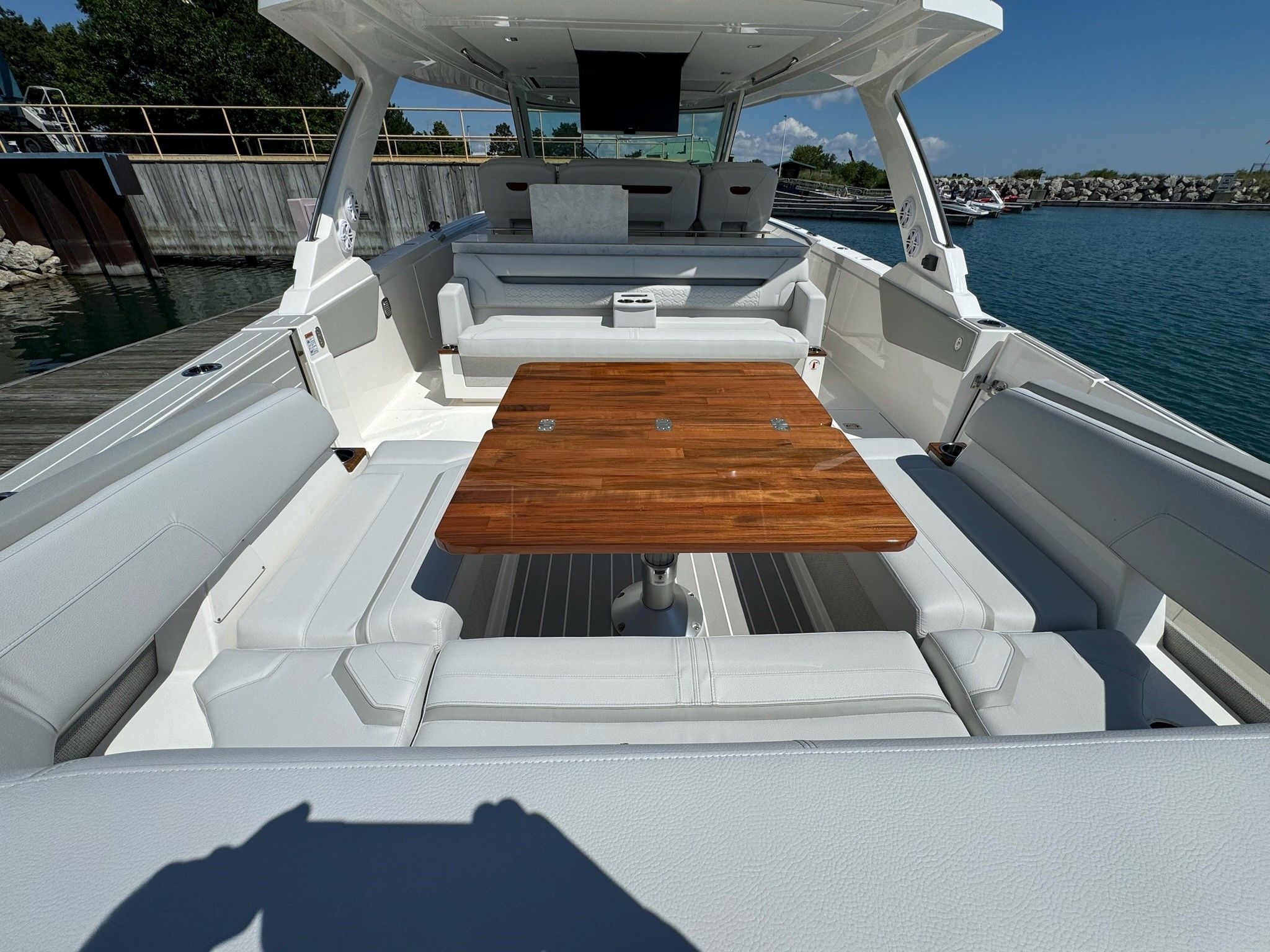 2025 Tiara Yachts 43LS Image Thumbnail #25