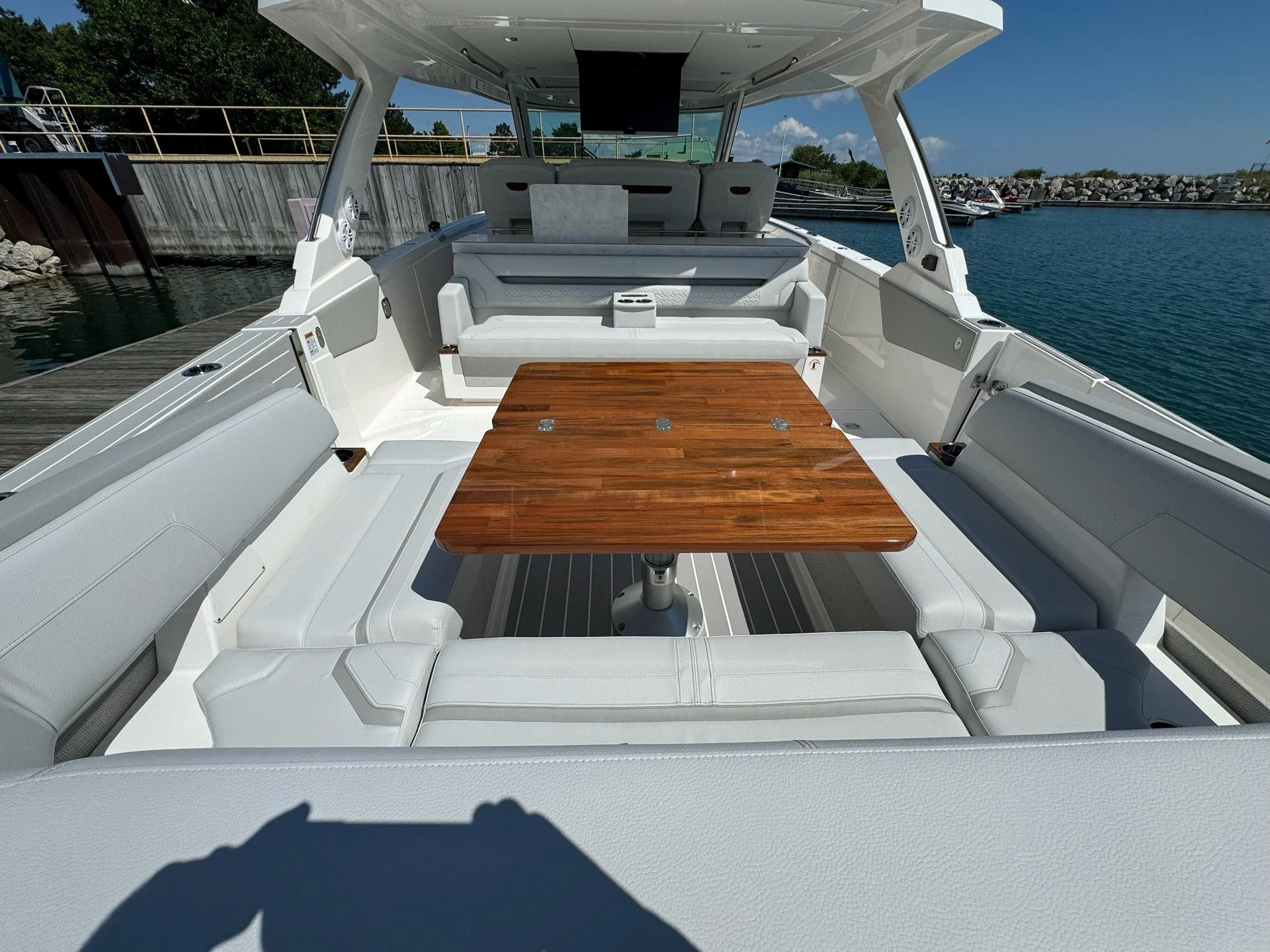 2025 Tiara Yachts 43LS Image Thumbnail #25