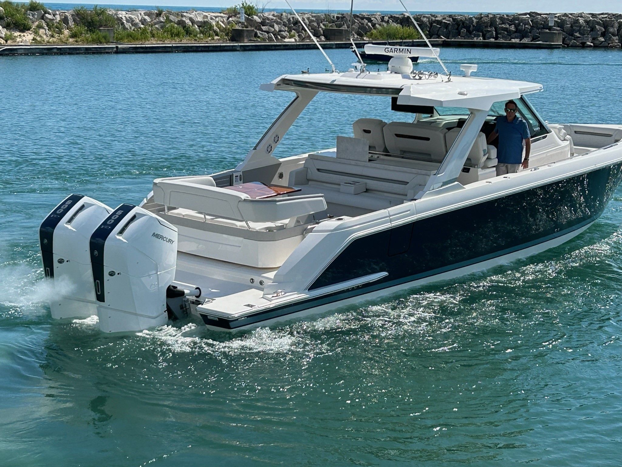 2025 Tiara Yachts 43LS Image Thumbnail #3