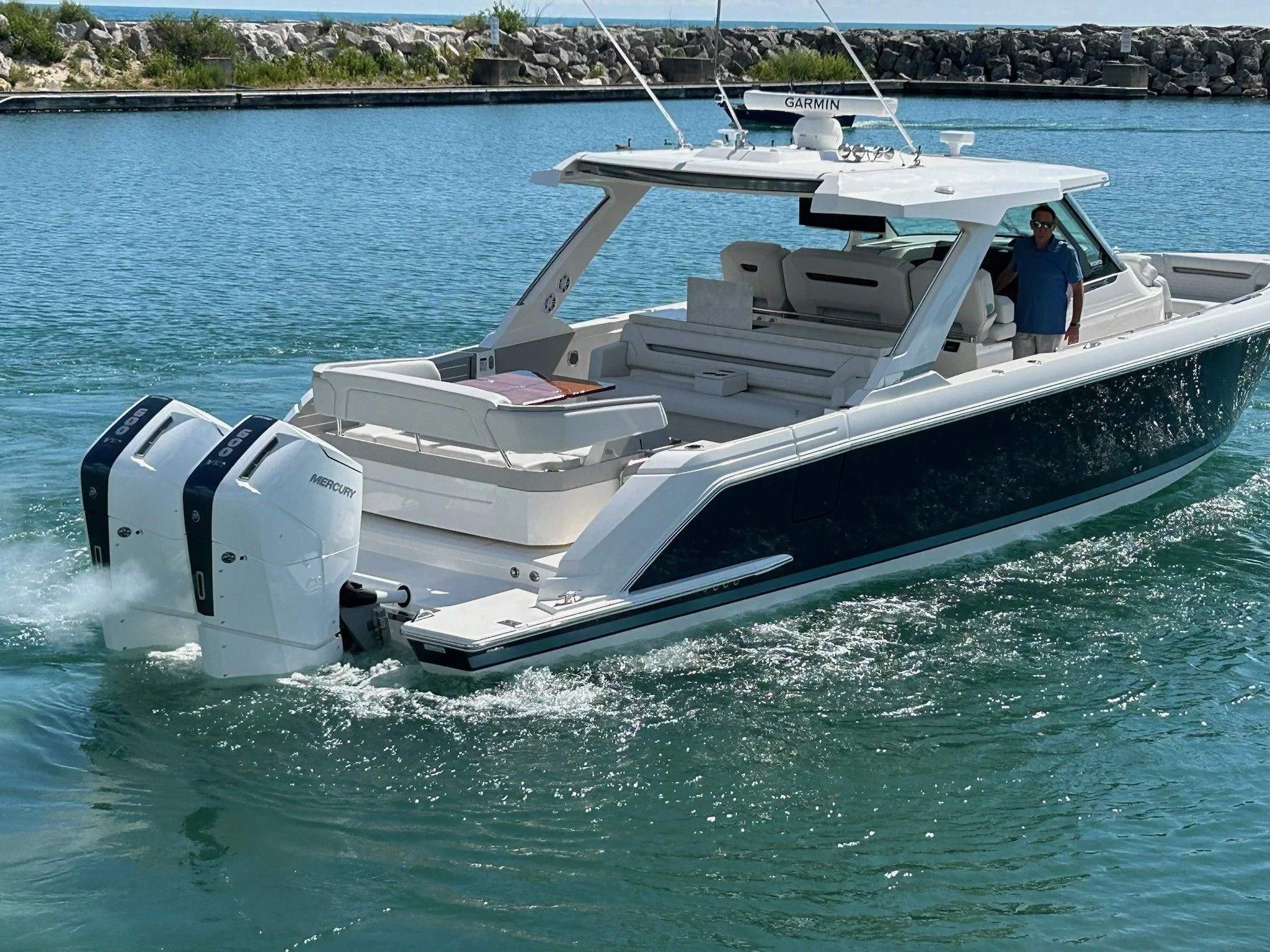 2025 Tiara Yachts 43LS Image Thumbnail #3