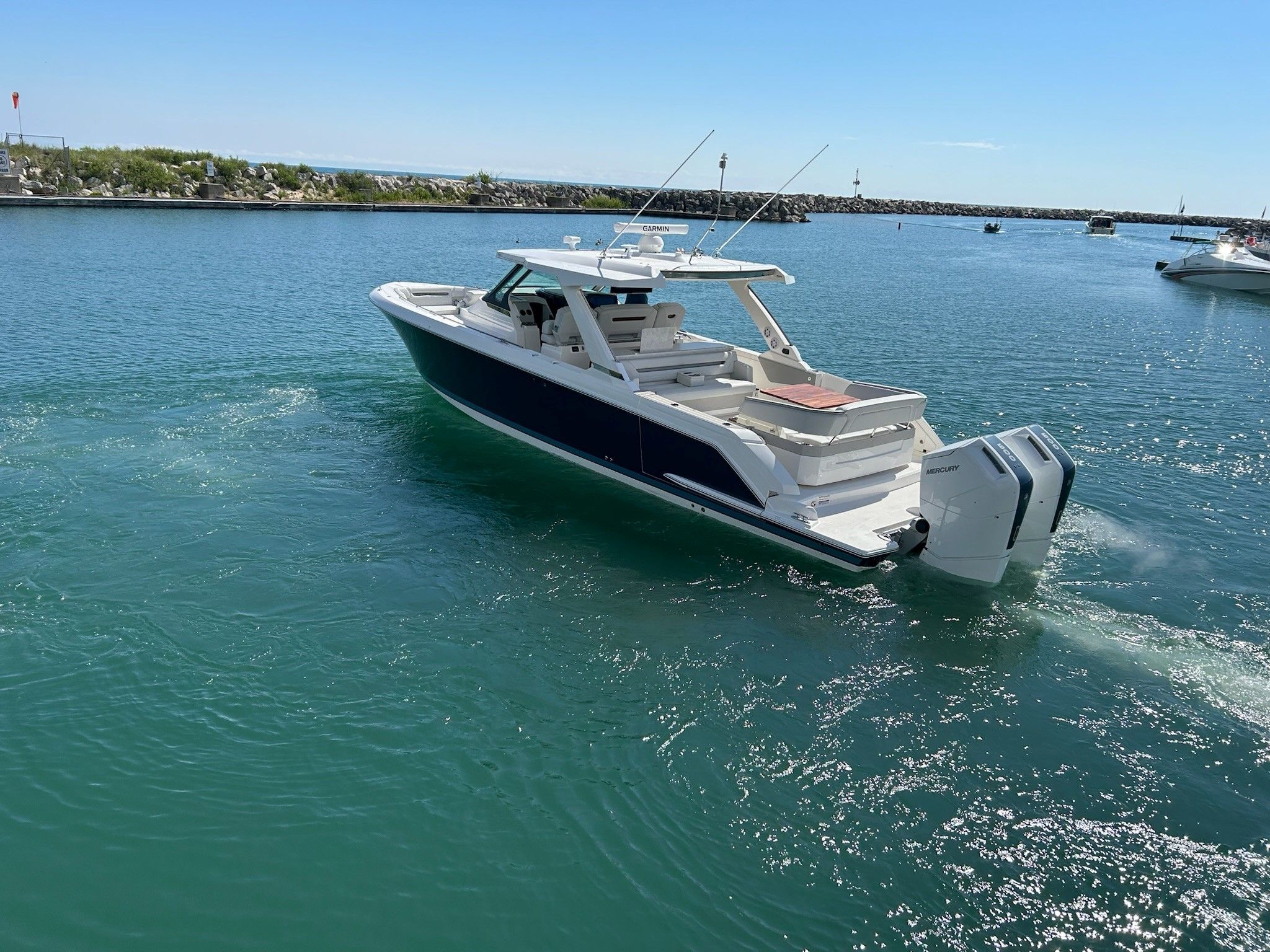 2025 Tiara Yachts 43LS Image Thumbnail #6