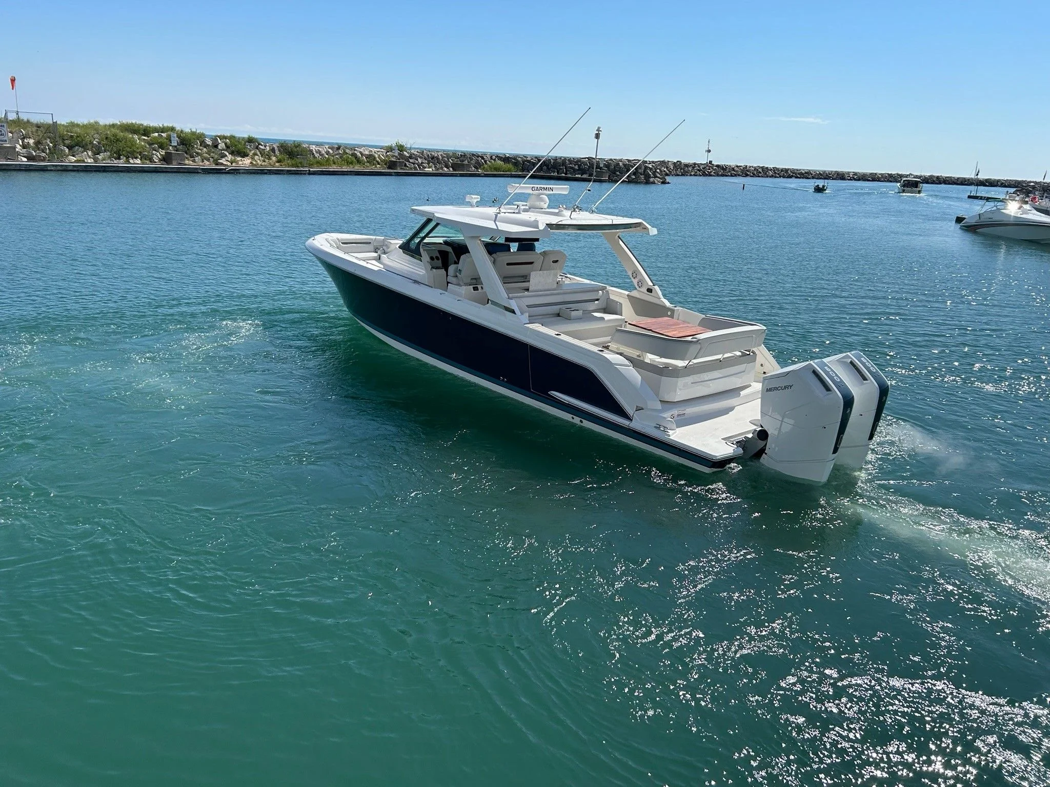 2025 Tiara Yachts 43LS Image Thumbnail #6