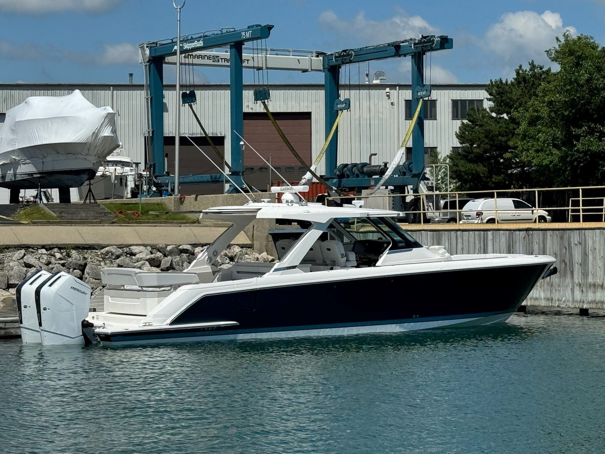 2025 Tiara Yachts 43LS Image Thumbnail #9