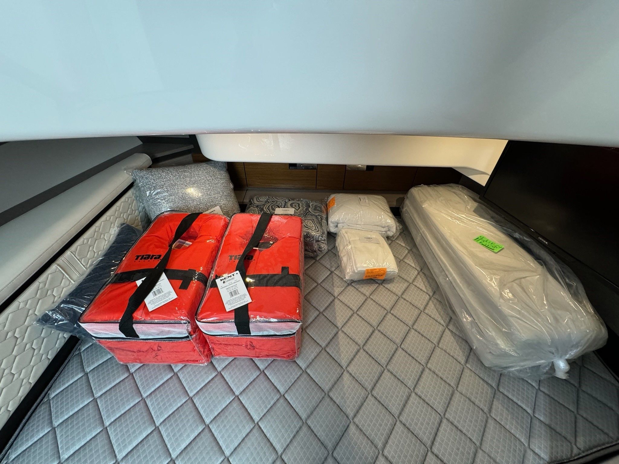 2025 Tiara Yachts 43LS Image Thumbnail #89