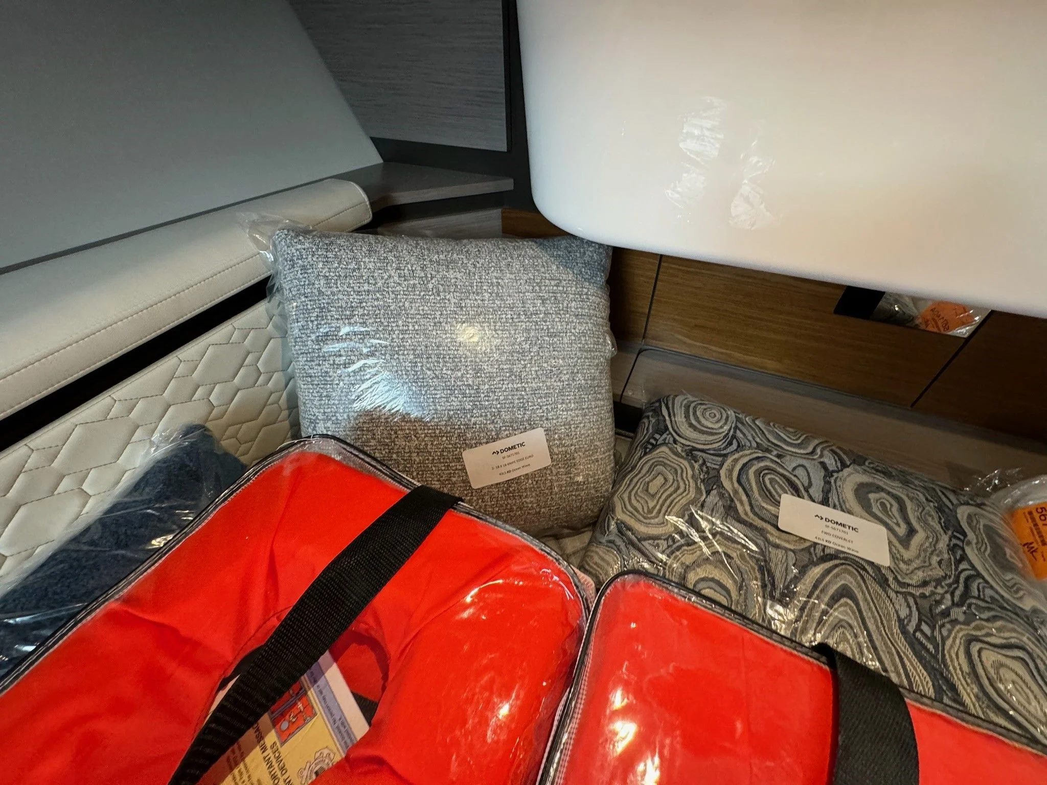 2025 Tiara Yachts 43LS Image Thumbnail #91