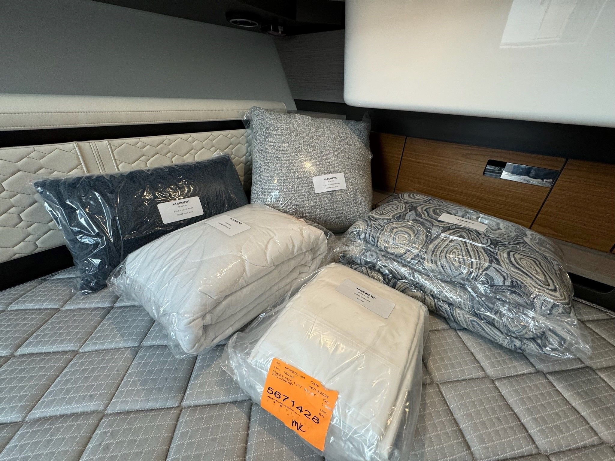 2025 Tiara Yachts 43LS Image Thumbnail #93