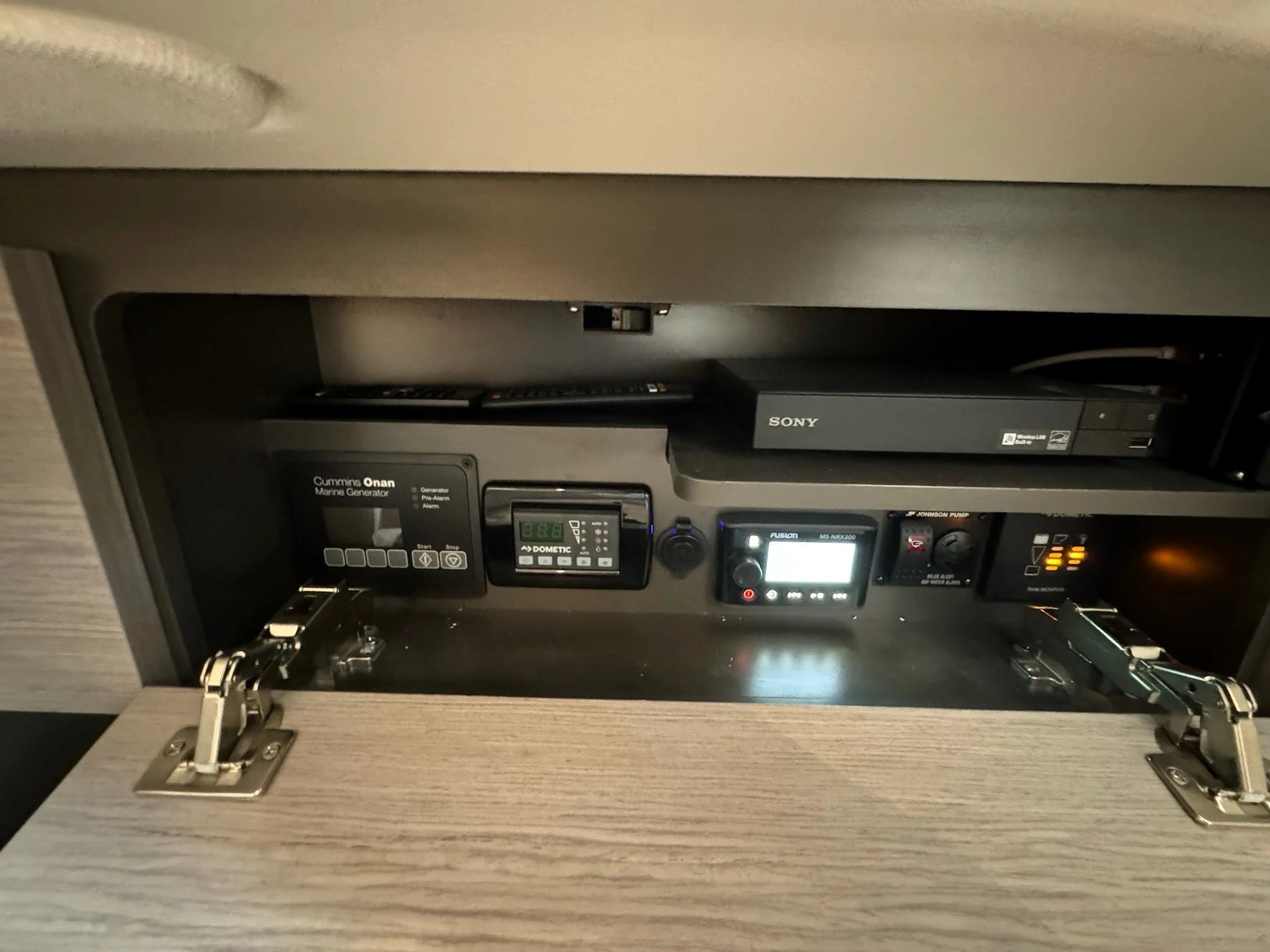 2025 Tiara Yachts 43LS Image Thumbnail #94