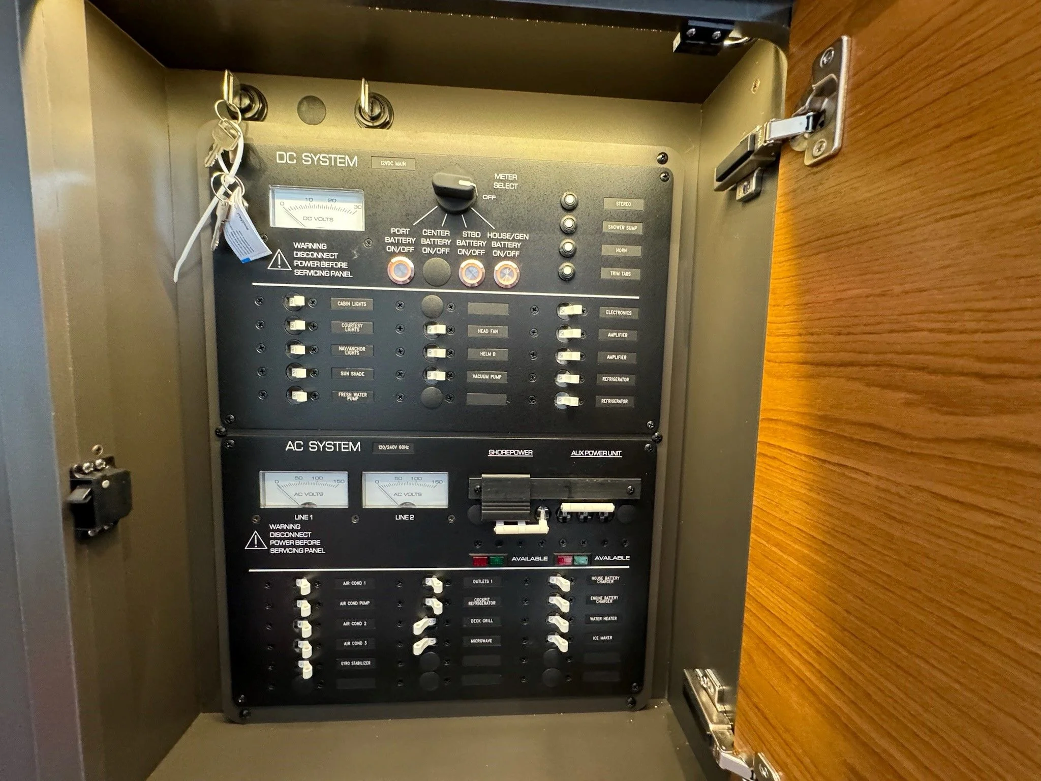 2025 Tiara Yachts 43LS Image Thumbnail #95