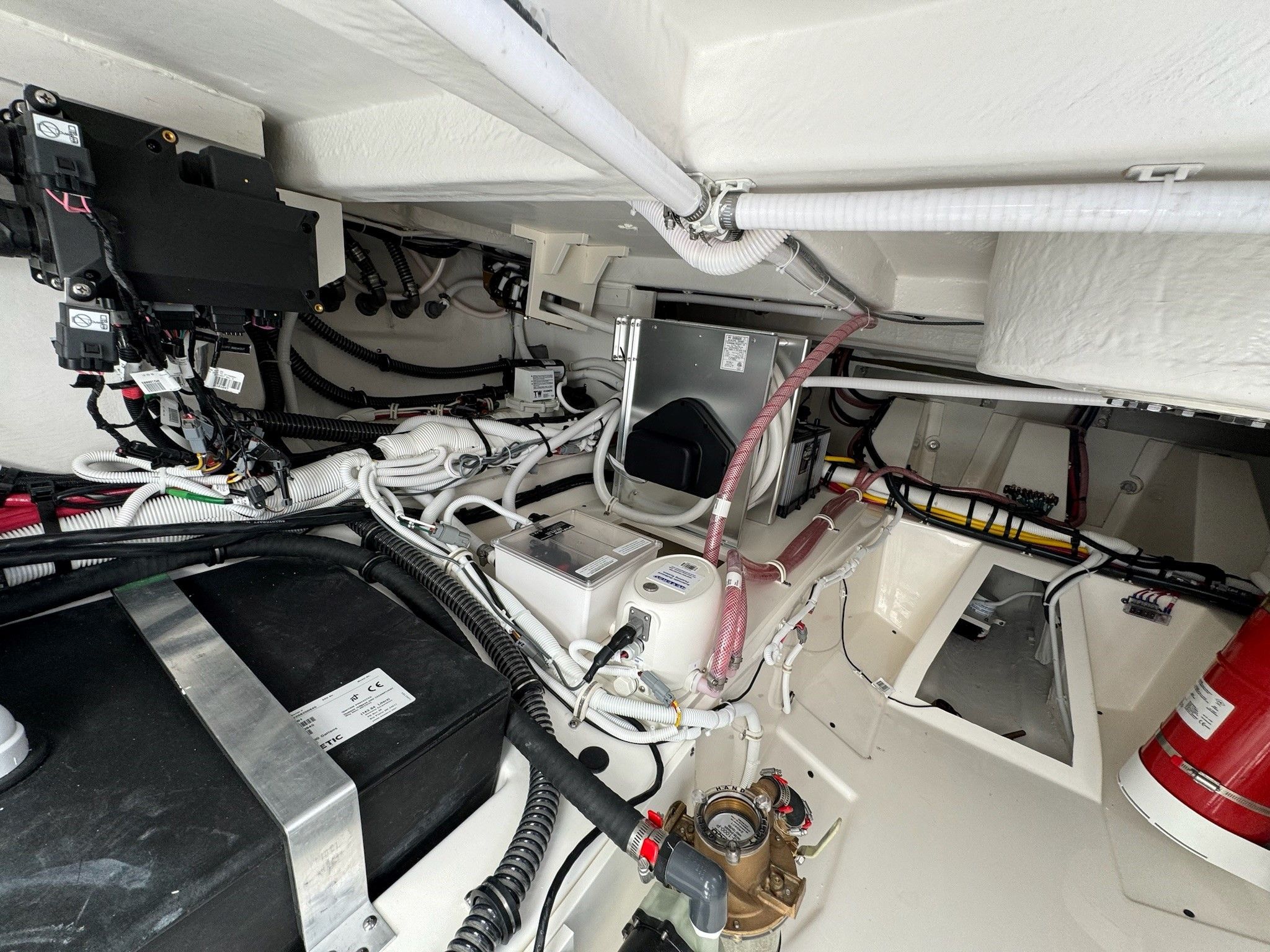 2025 Tiara Yachts 43LS Image Thumbnail #96