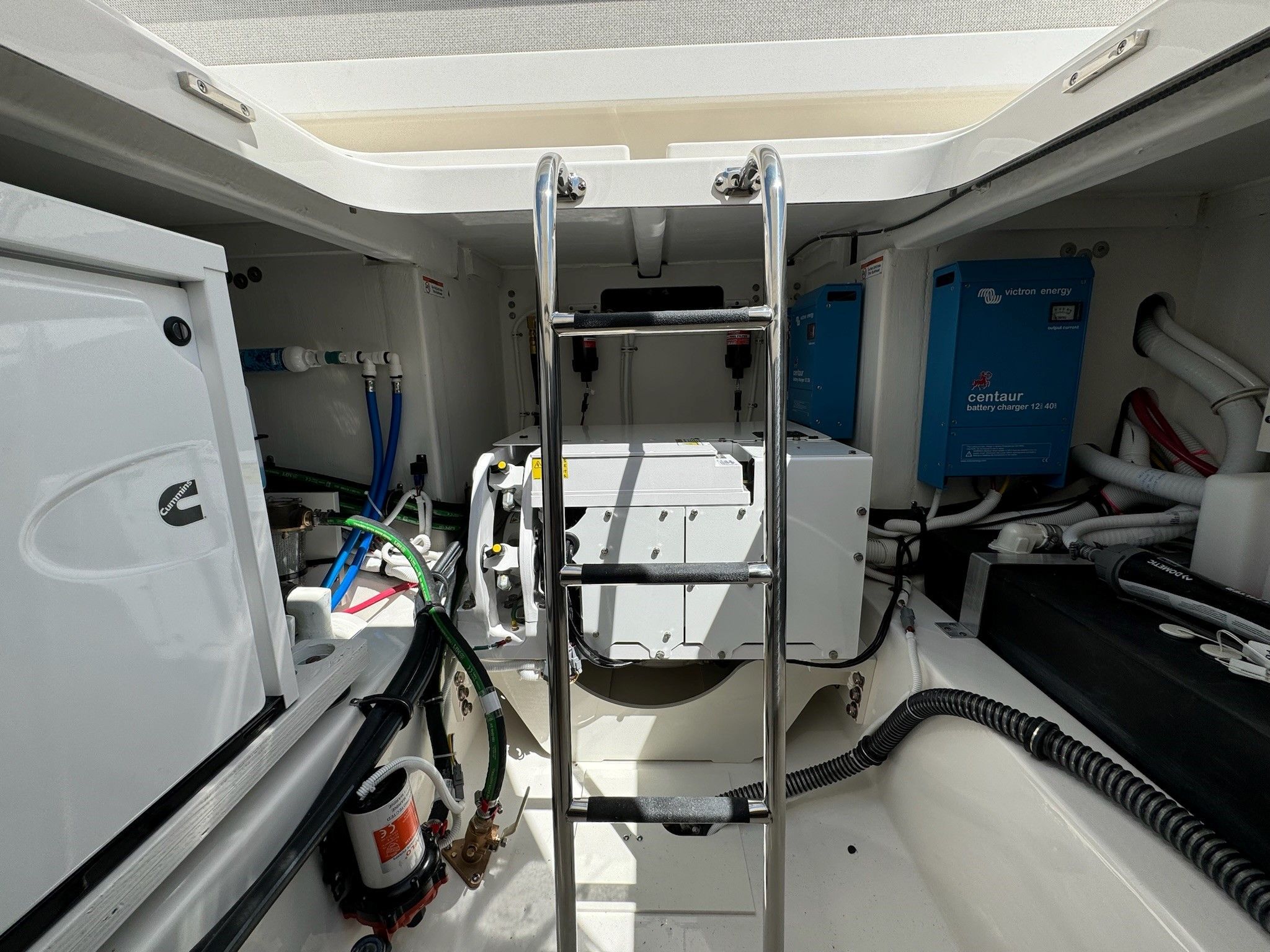 2025 Tiara Yachts 43LS Image Thumbnail #98