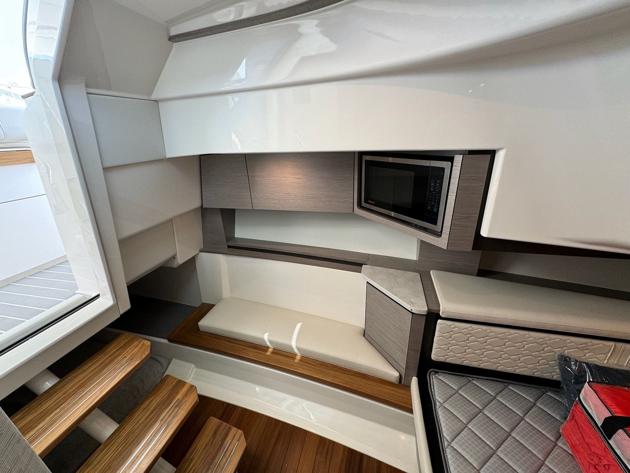 2025 Tiara Yachts 43LS Image Thumbnail #76