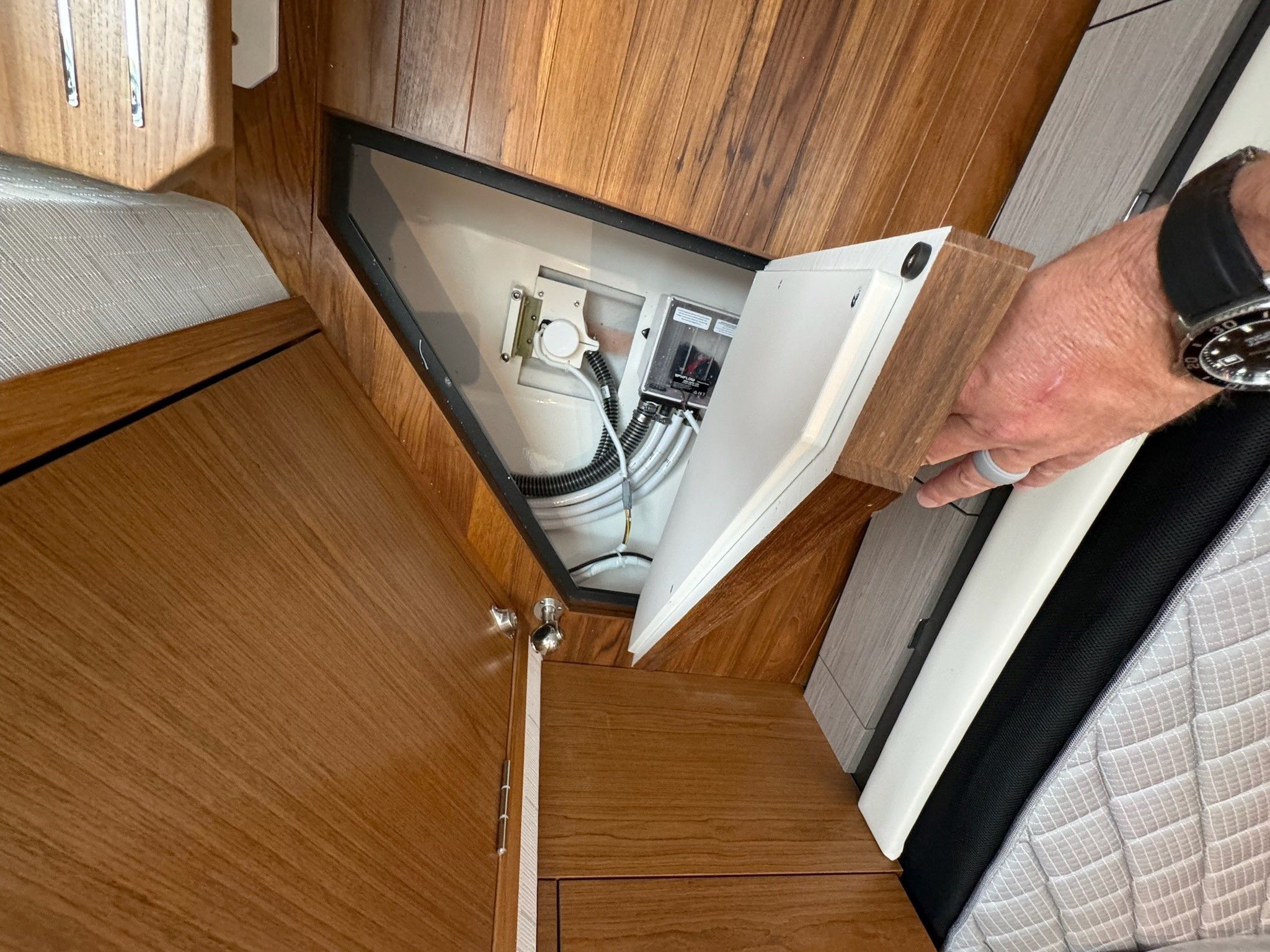 2025 Tiara Yachts 43LS Image Thumbnail #79