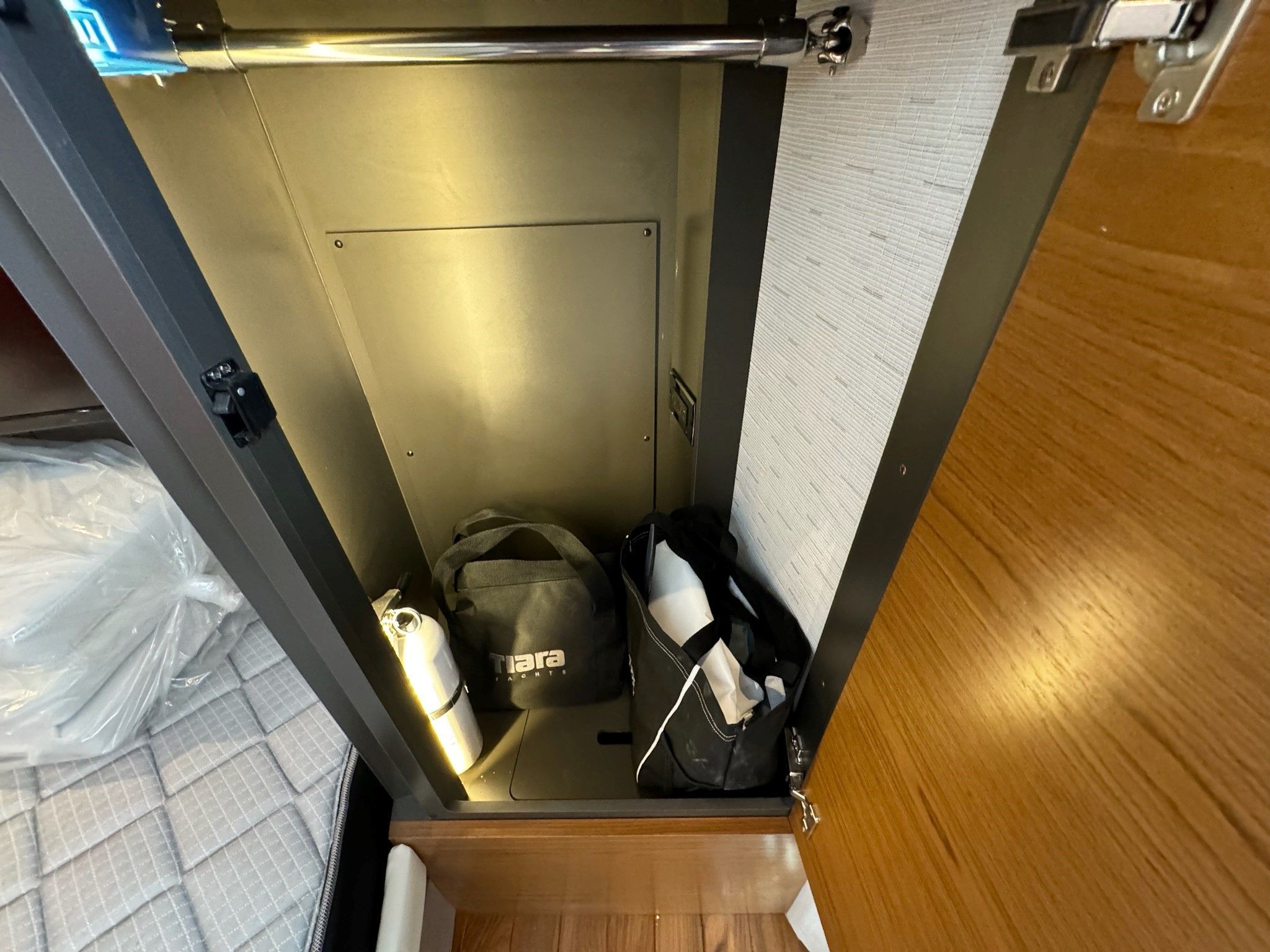 2025 Tiara Yachts 43LS Image Thumbnail #81