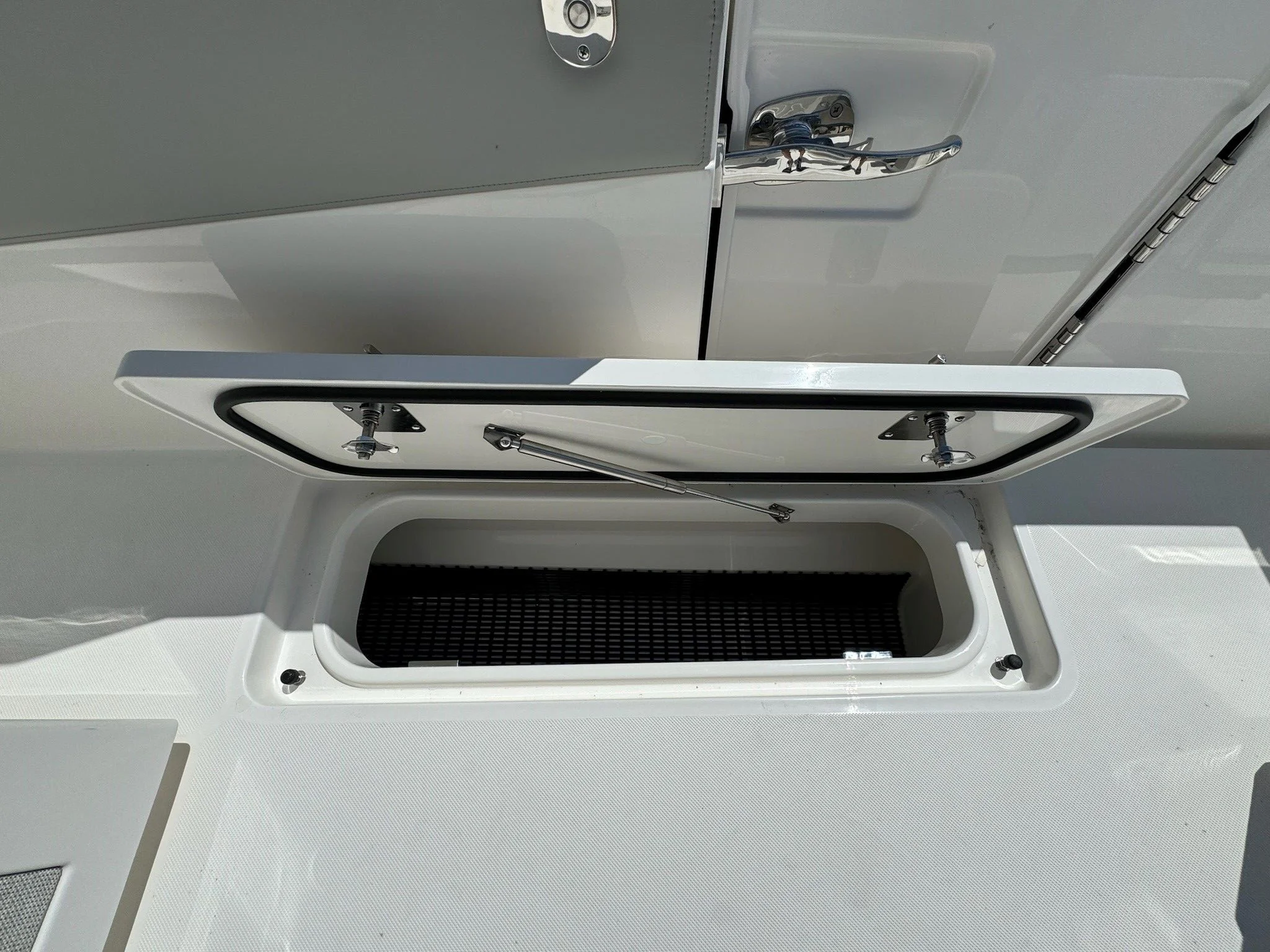 2025 Tiara Yachts 43LS Image Thumbnail #57