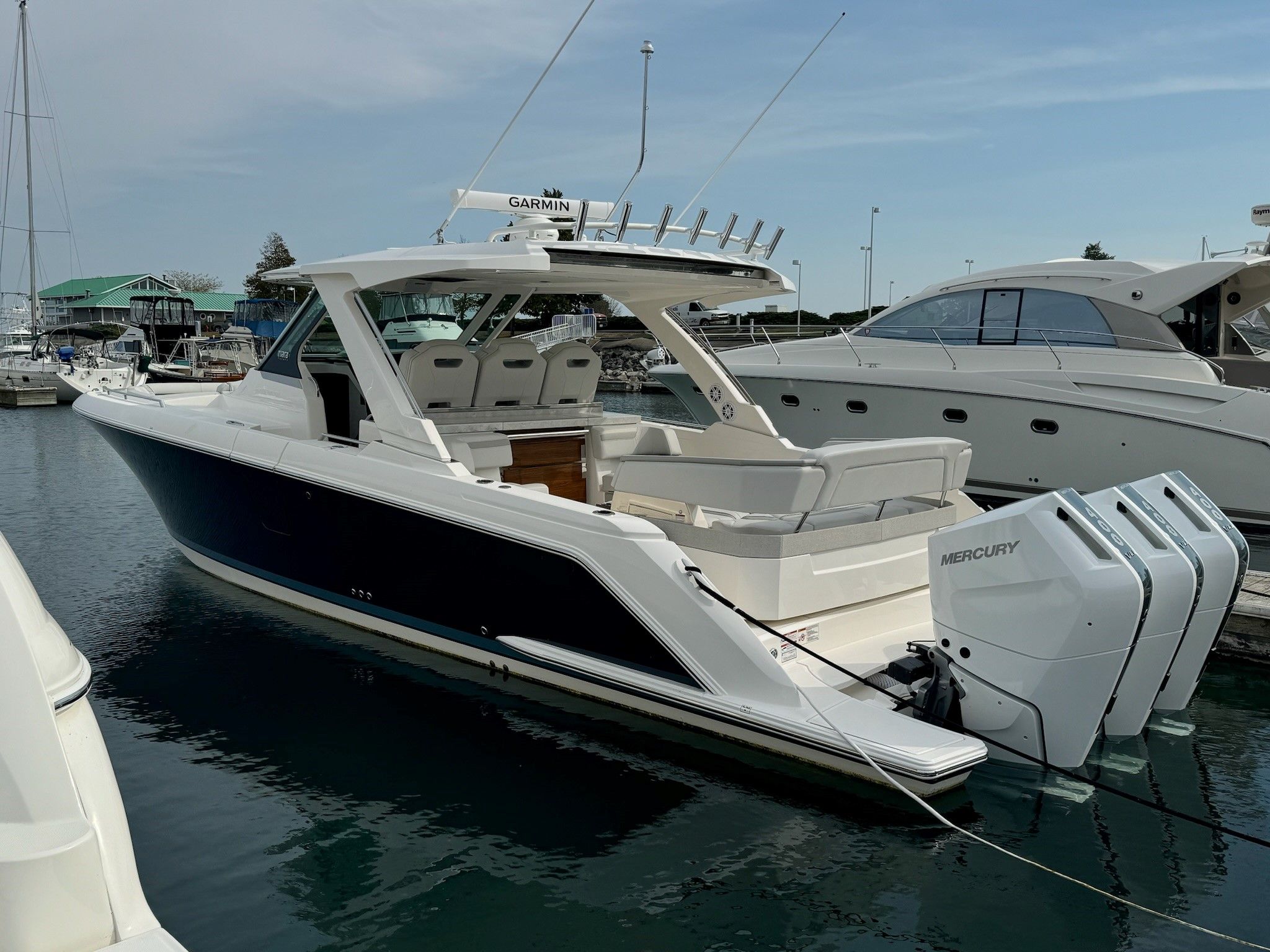2025 Tiara Yachts
                                                             38LS Image Thumbnail #0