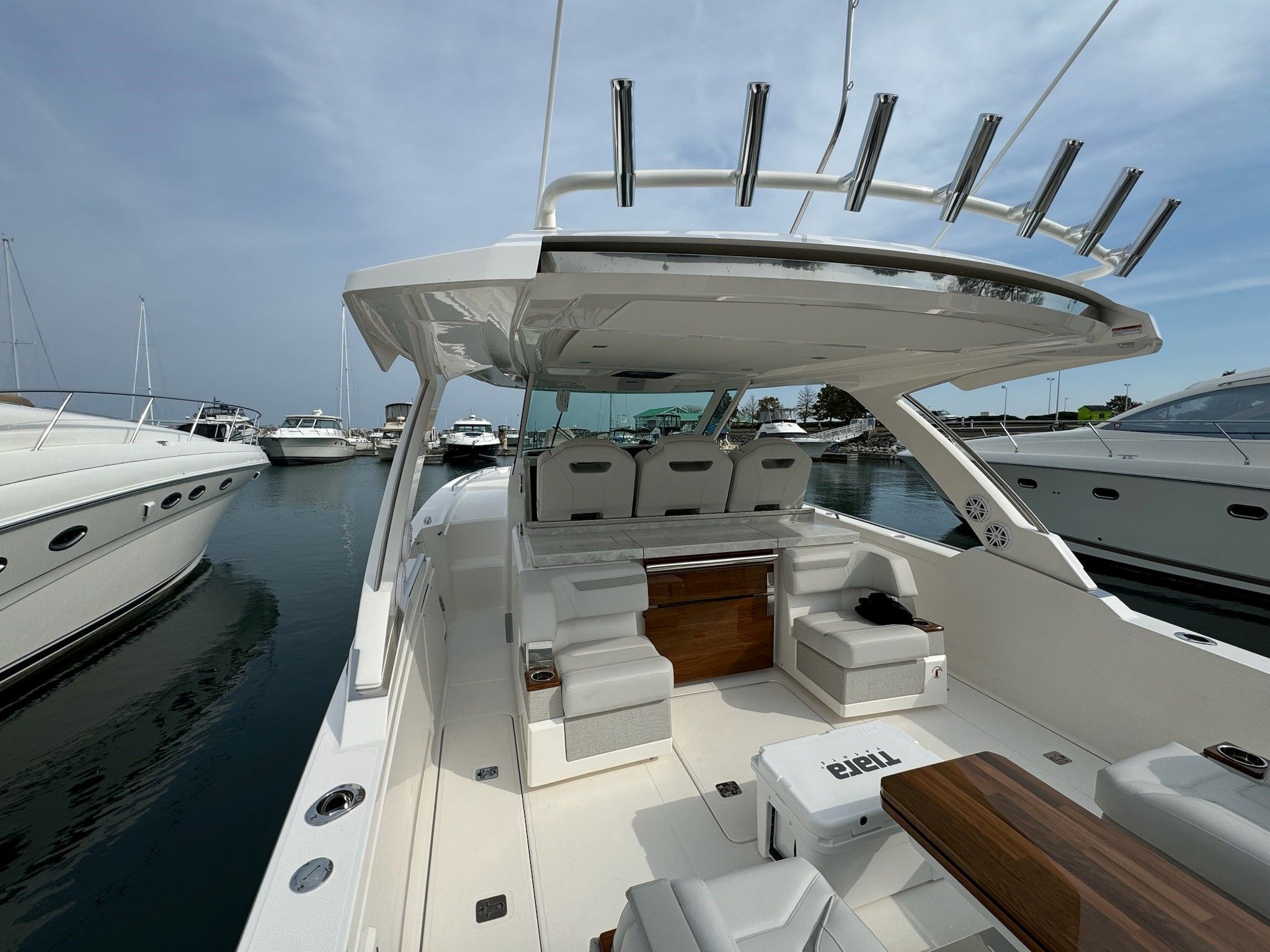 2025 Tiara Yachts
                                                             38LS Image Thumbnail #10