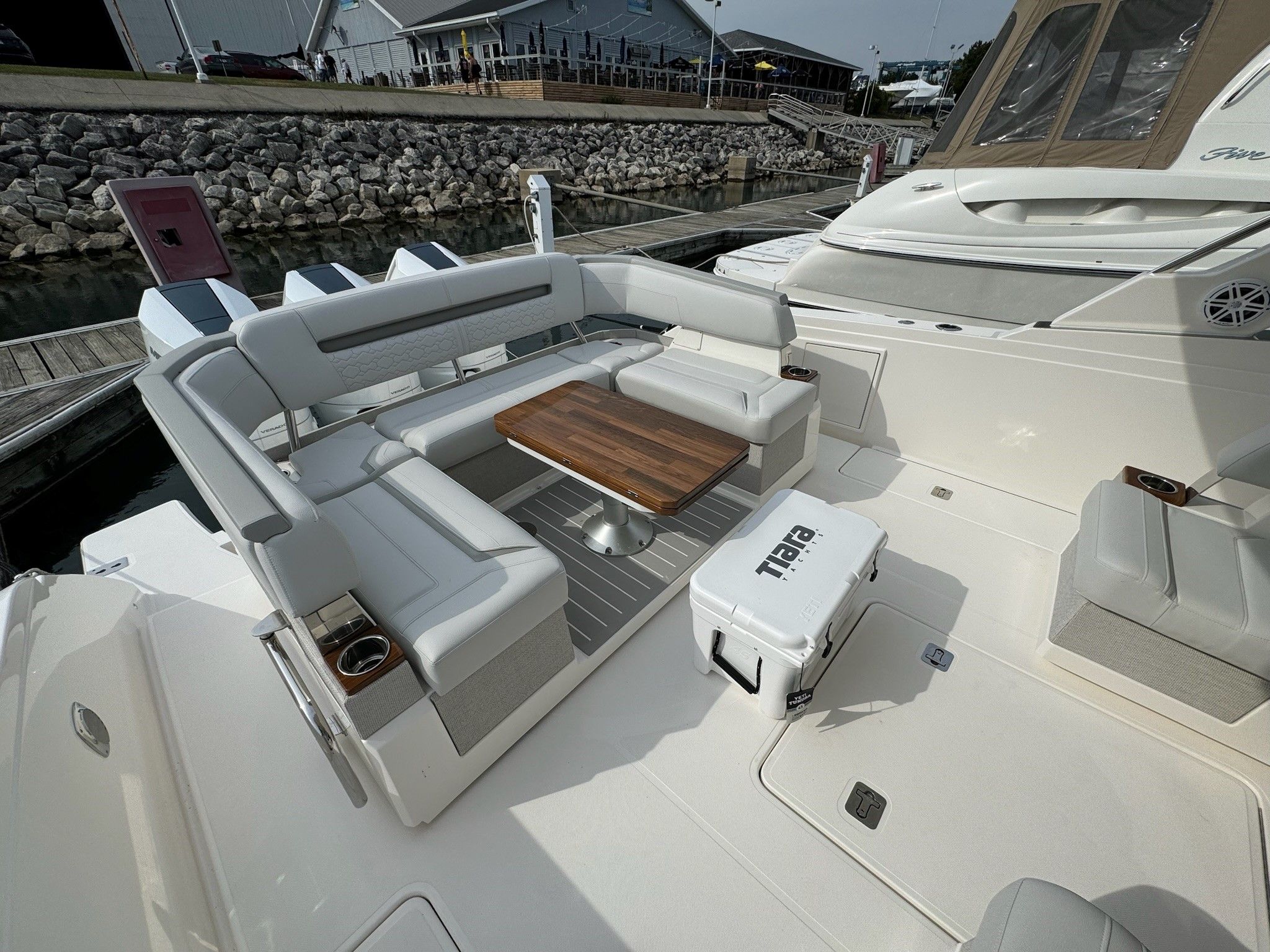 2025 Tiara Yachts
                                                             38LS Image Thumbnail #13