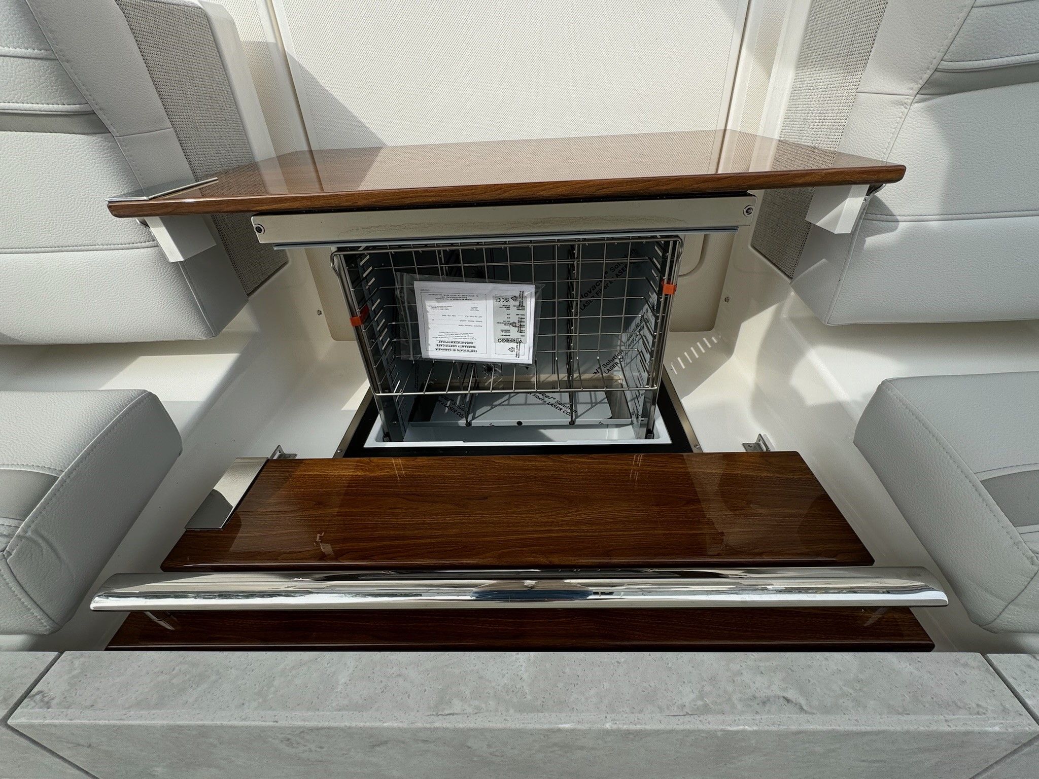 2025 Tiara Yachts
                                                             38LS Image Thumbnail #19