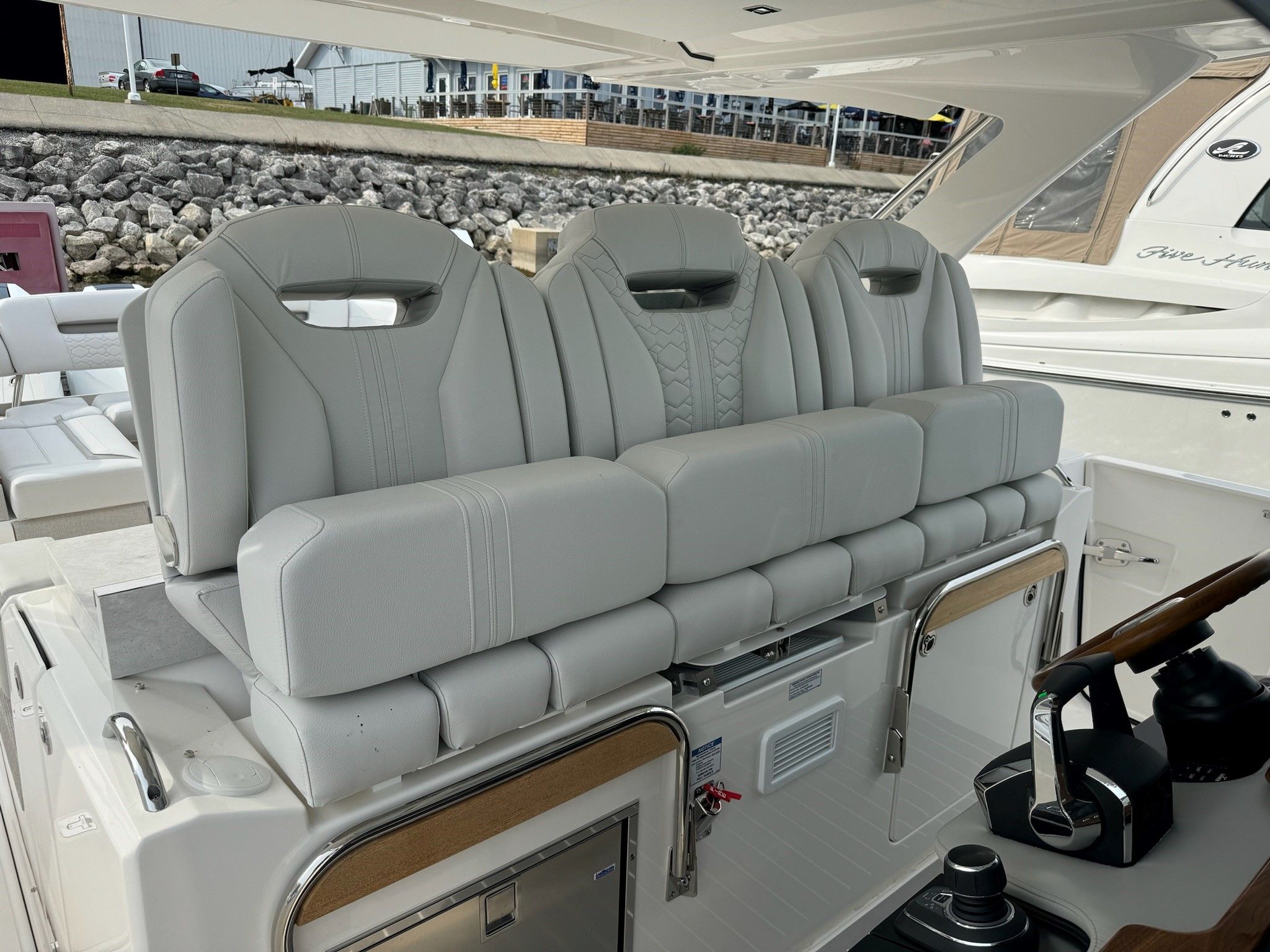 2025 Tiara Yachts
                                                             38LS Image Thumbnail #22