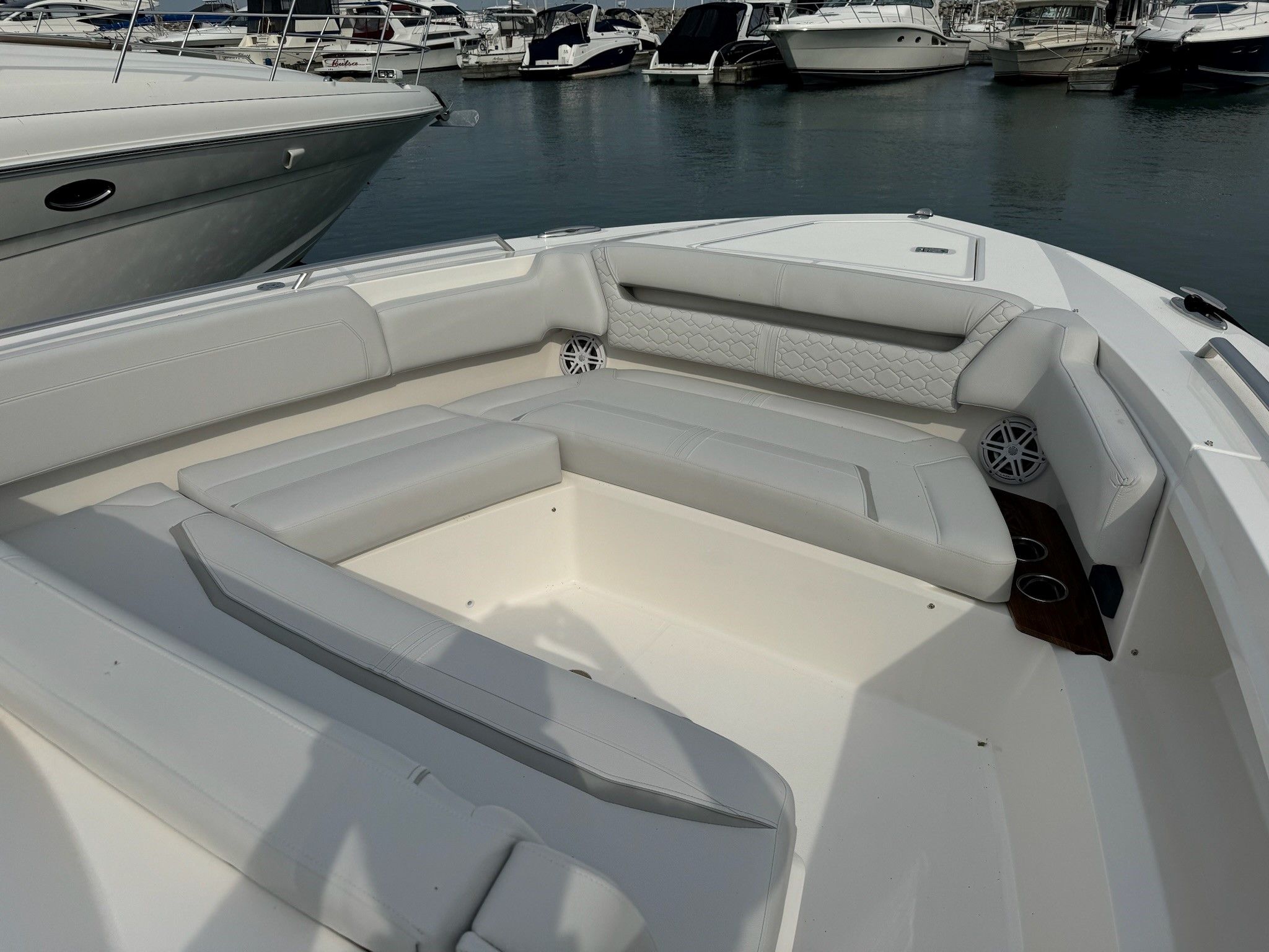 2025 Tiara Yachts
                                                             38LS Image Thumbnail #24