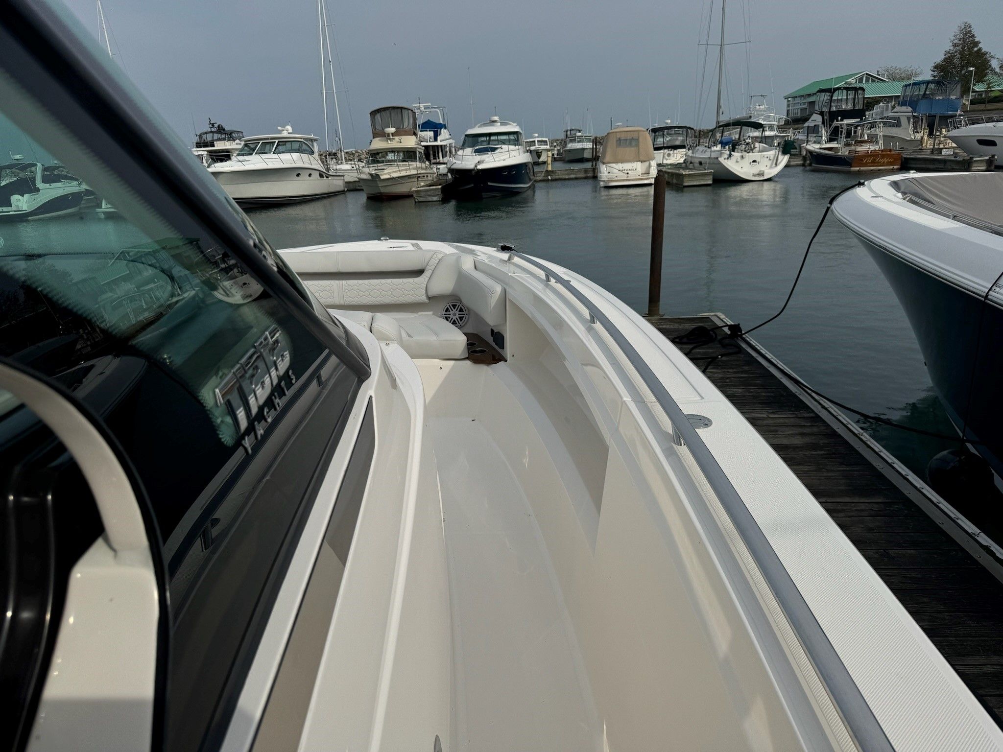 2025 Tiara Yachts
                                                             38LS Image Thumbnail #27