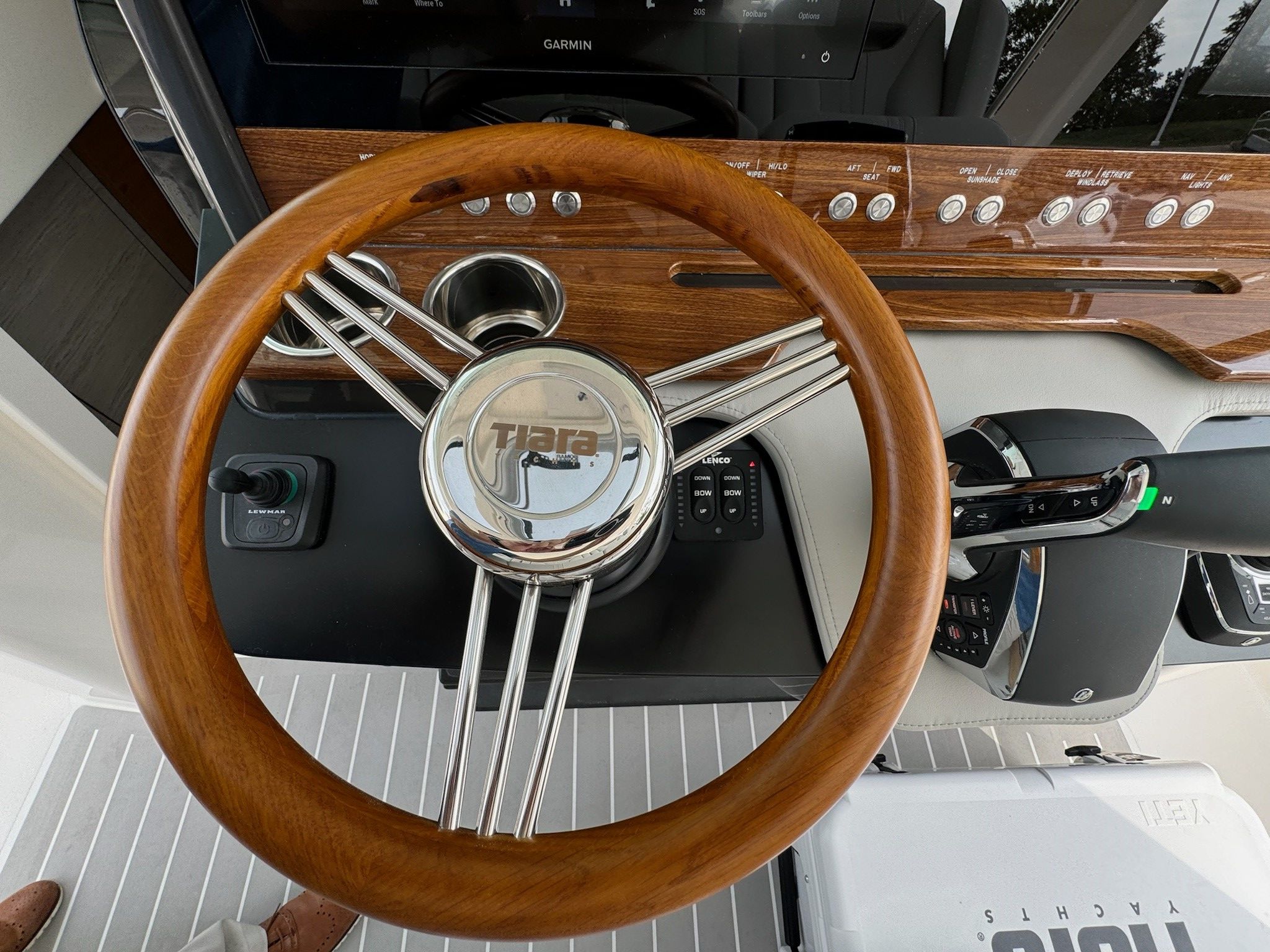 2025 Tiara Yachts
                                                             38LS Image Thumbnail #33