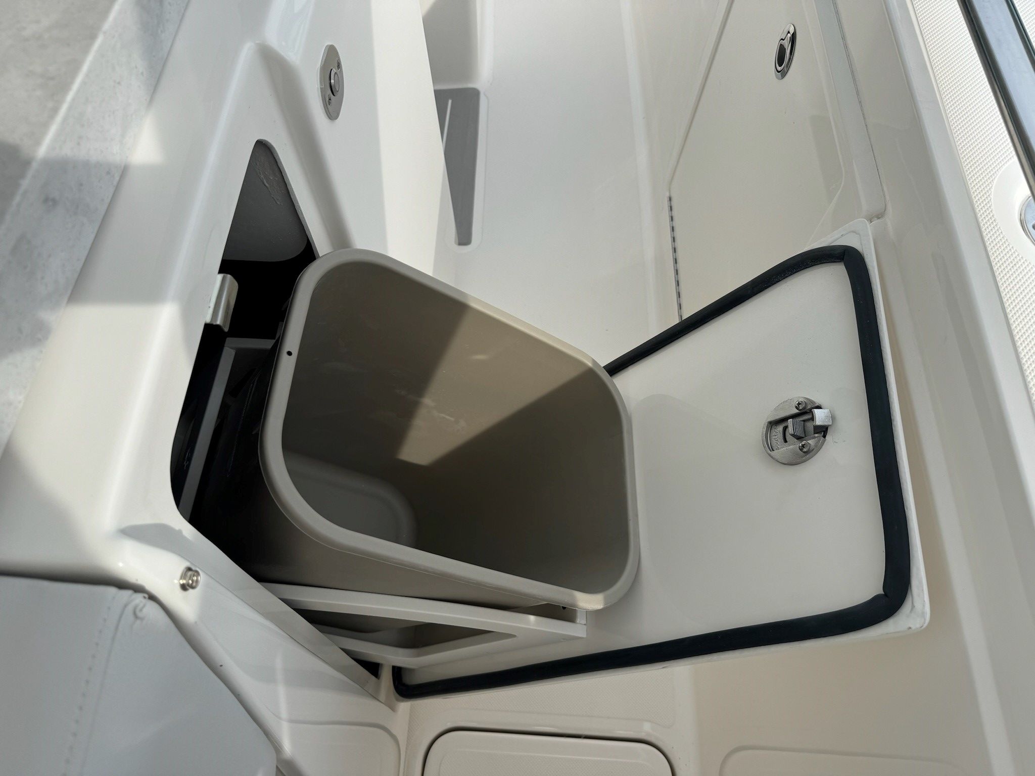 2025 Tiara Yachts
                                                             38LS Image Thumbnail #35