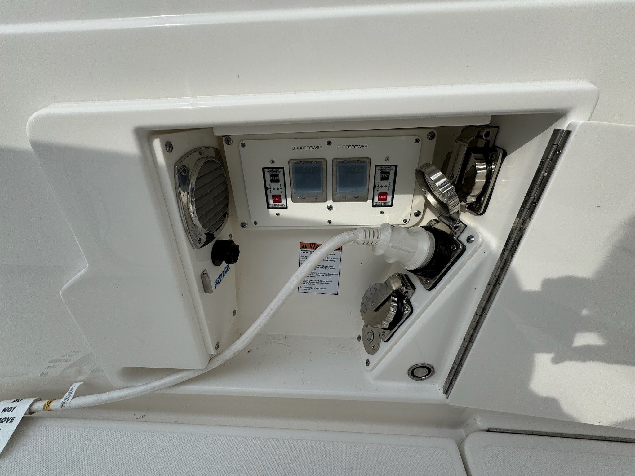 2025 Tiara Yachts
                                                             38LS Image Thumbnail #38