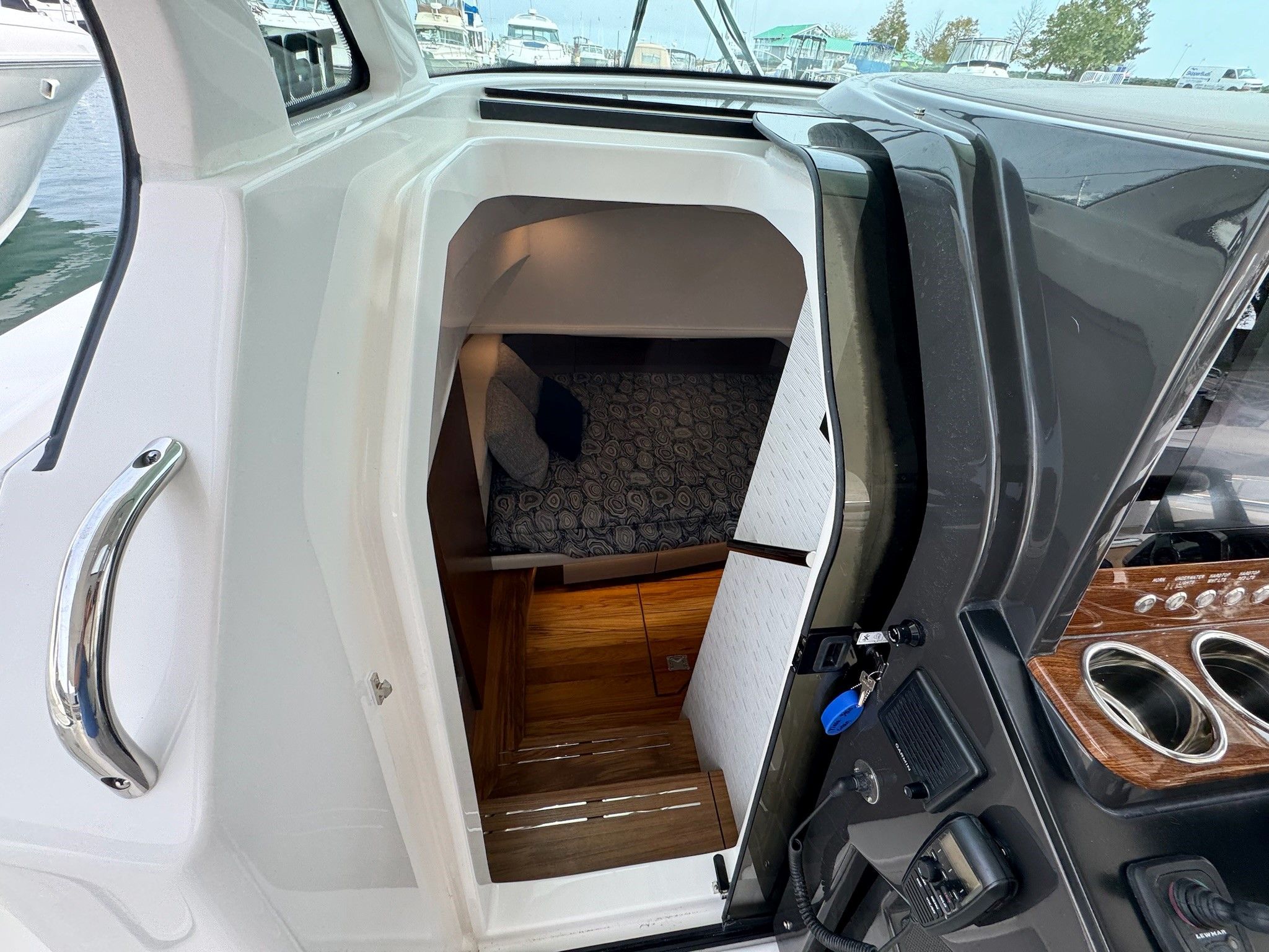 2025 Tiara Yachts
                                                             38LS Image Thumbnail #39