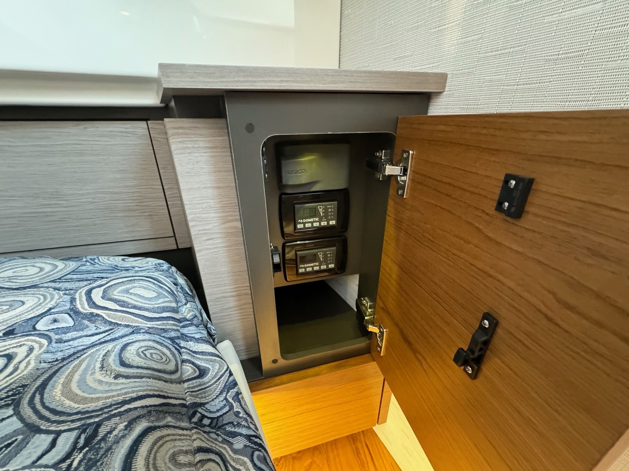 2025 Tiara Yachts
                                                             38LS Image Thumbnail #45
