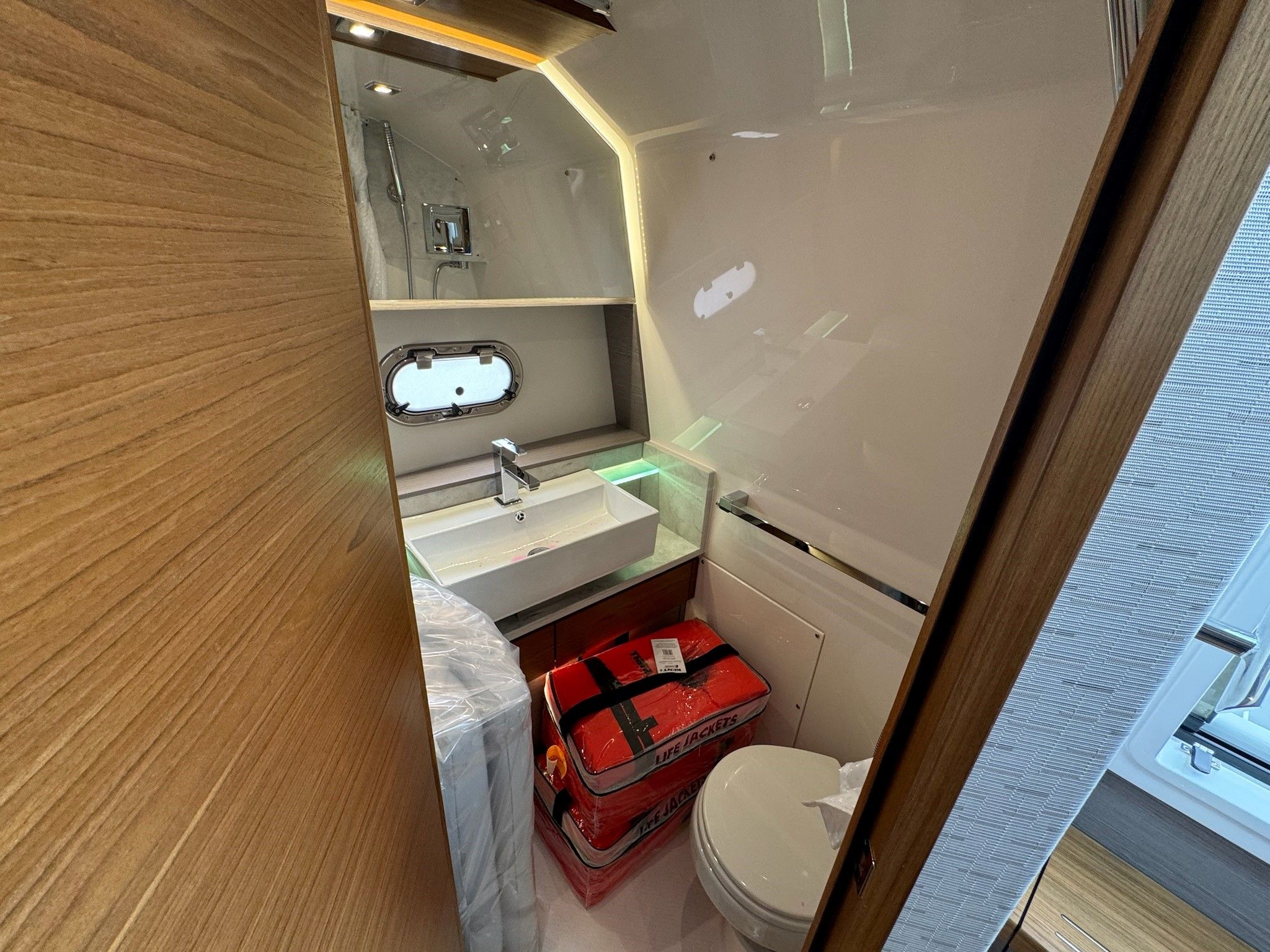 2025 Tiara Yachts
                                                             38LS Image Thumbnail #48