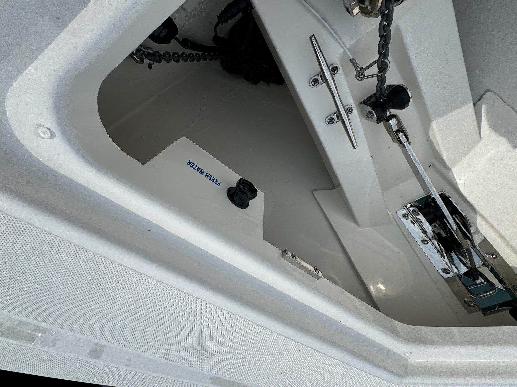 2025 Tiara Yachts
                                                             38LS Image Thumbnail #50