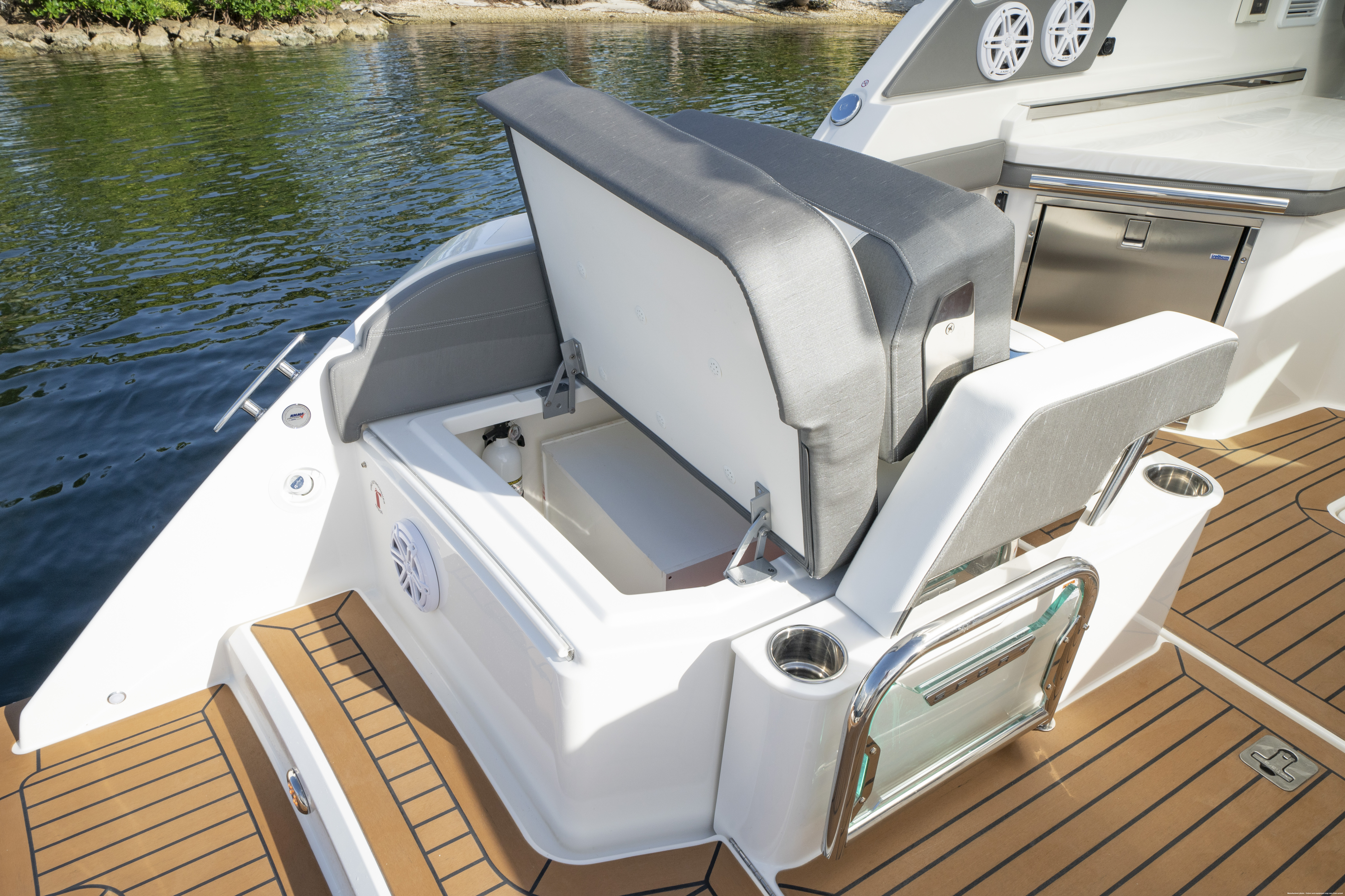 2025 Tiara Yachts
                                                             LX 34 Image Thumbnail #5