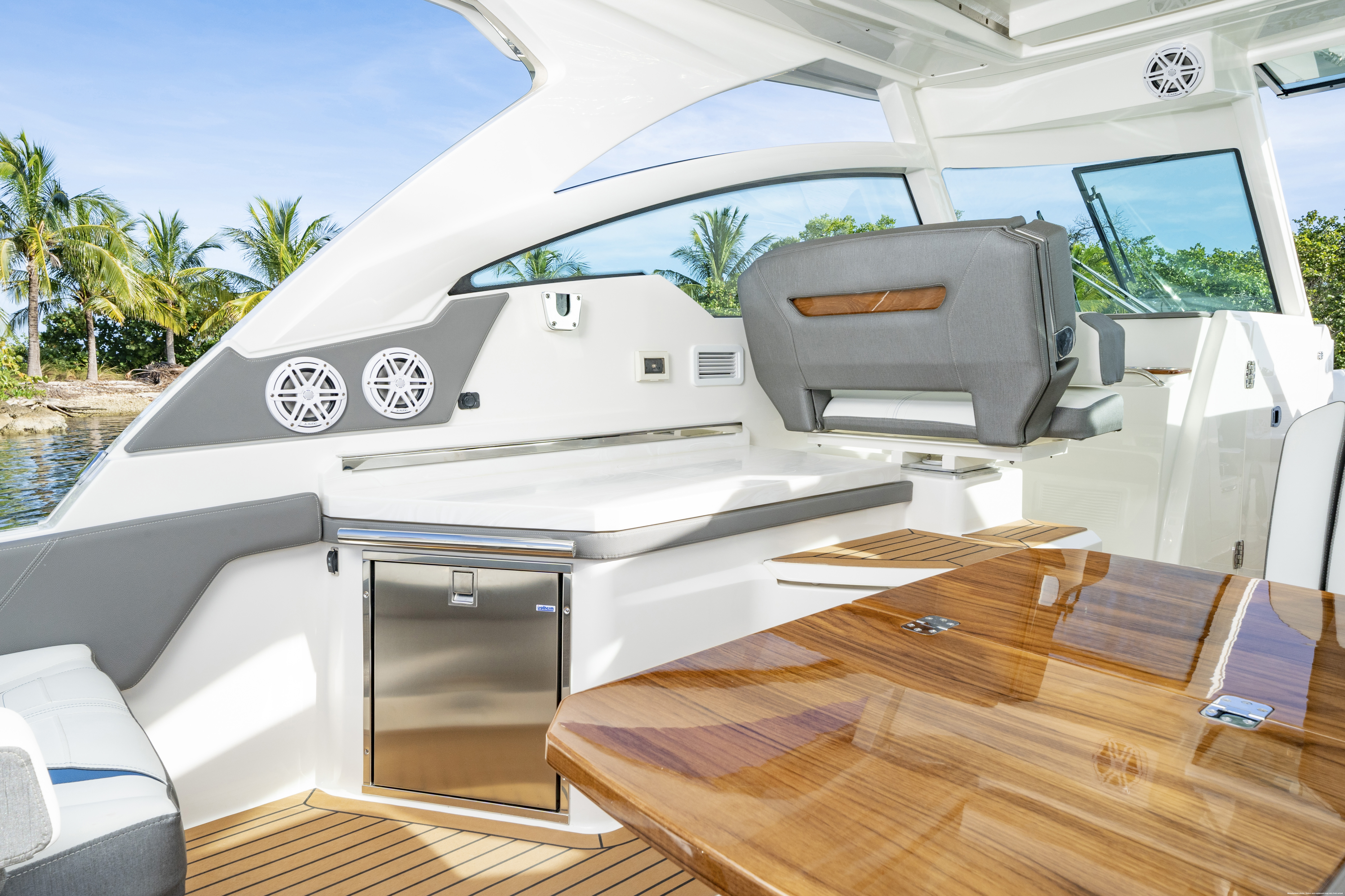 2025 Tiara Yachts
                                                             LX 34 Image Thumbnail #8