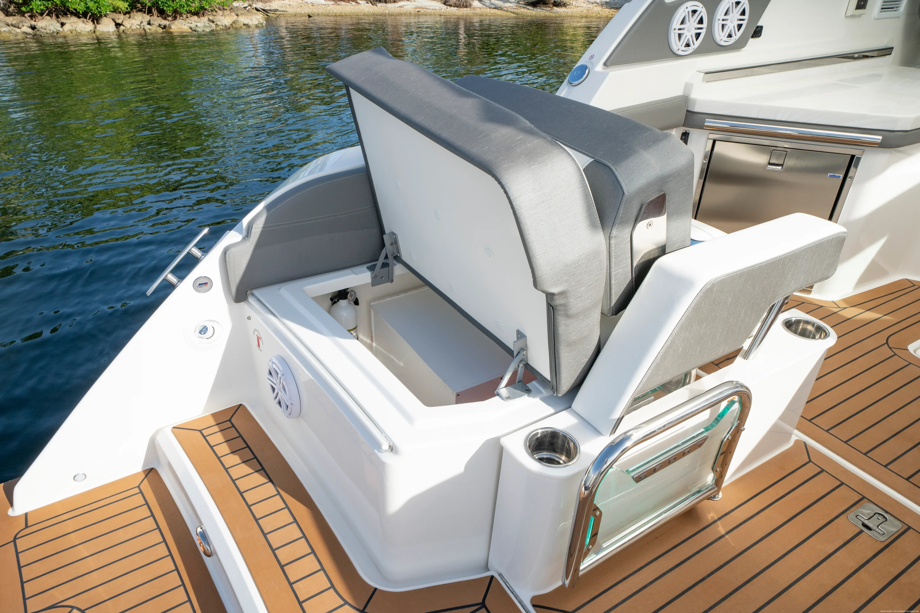 2025 Tiara Yachts LX 34 Image Thumbnail #5