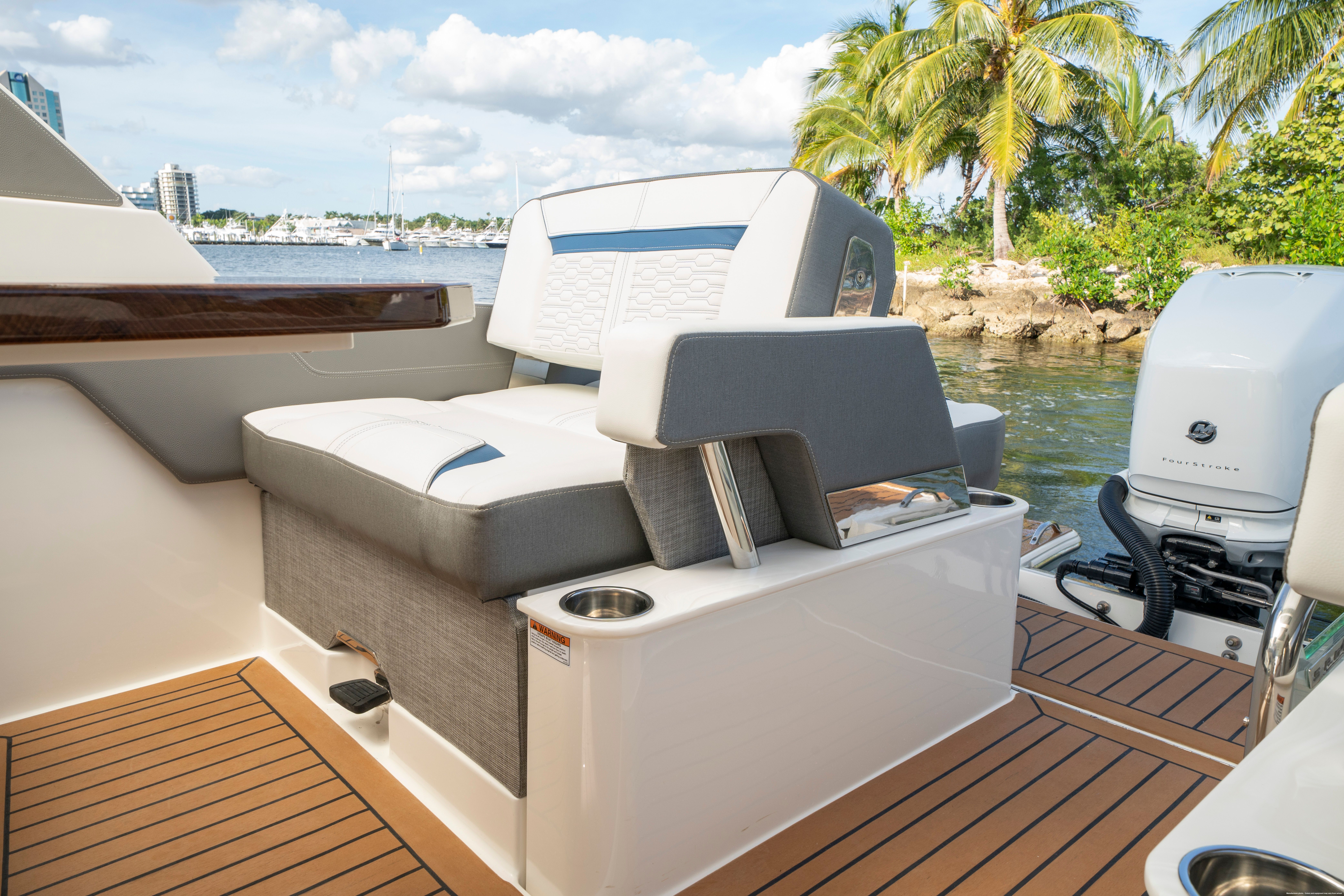 2025 Tiara Yachts LX 34 Image Thumbnail #7